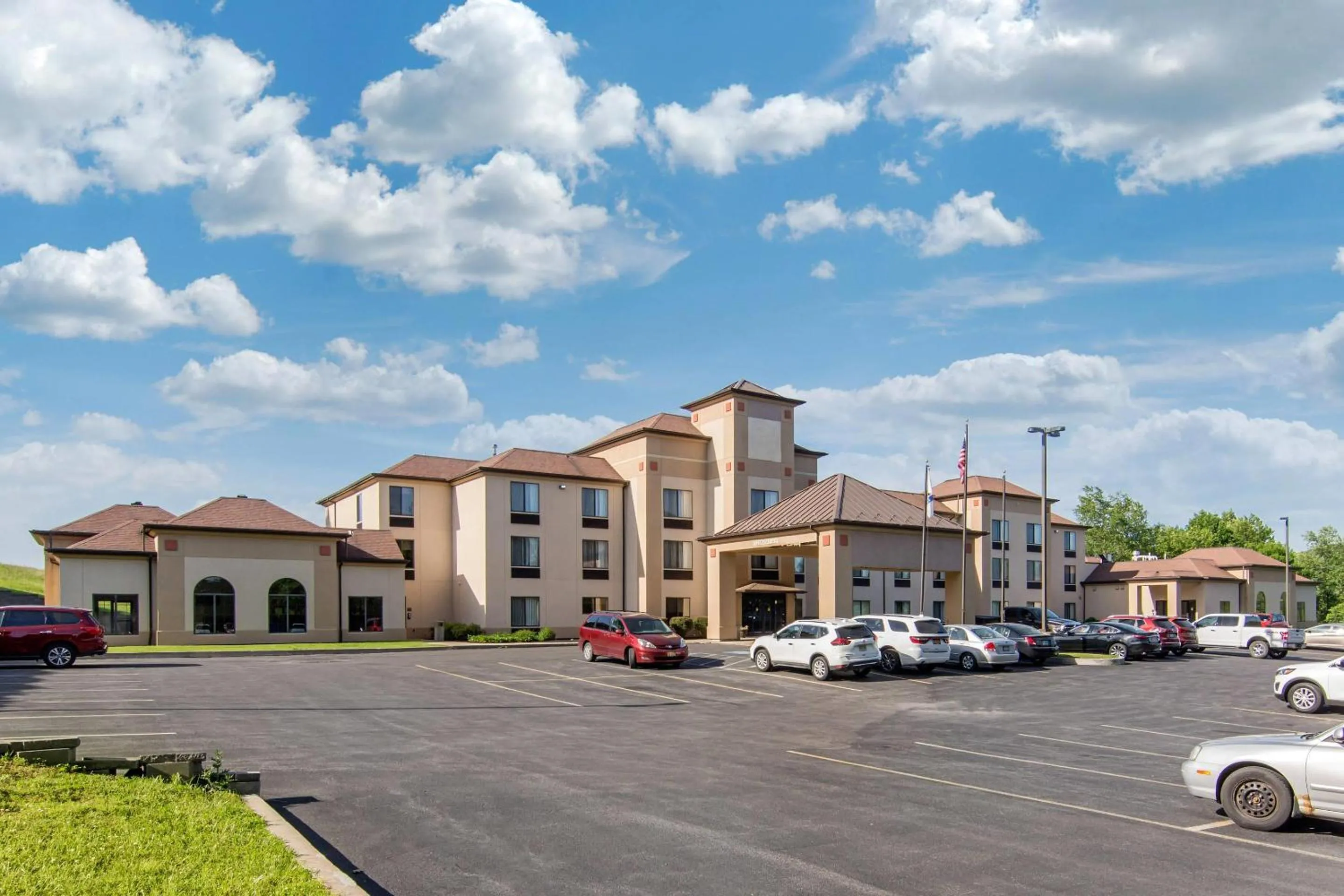 Property building in Comfort Inn & Suites Cooperstown - Milford