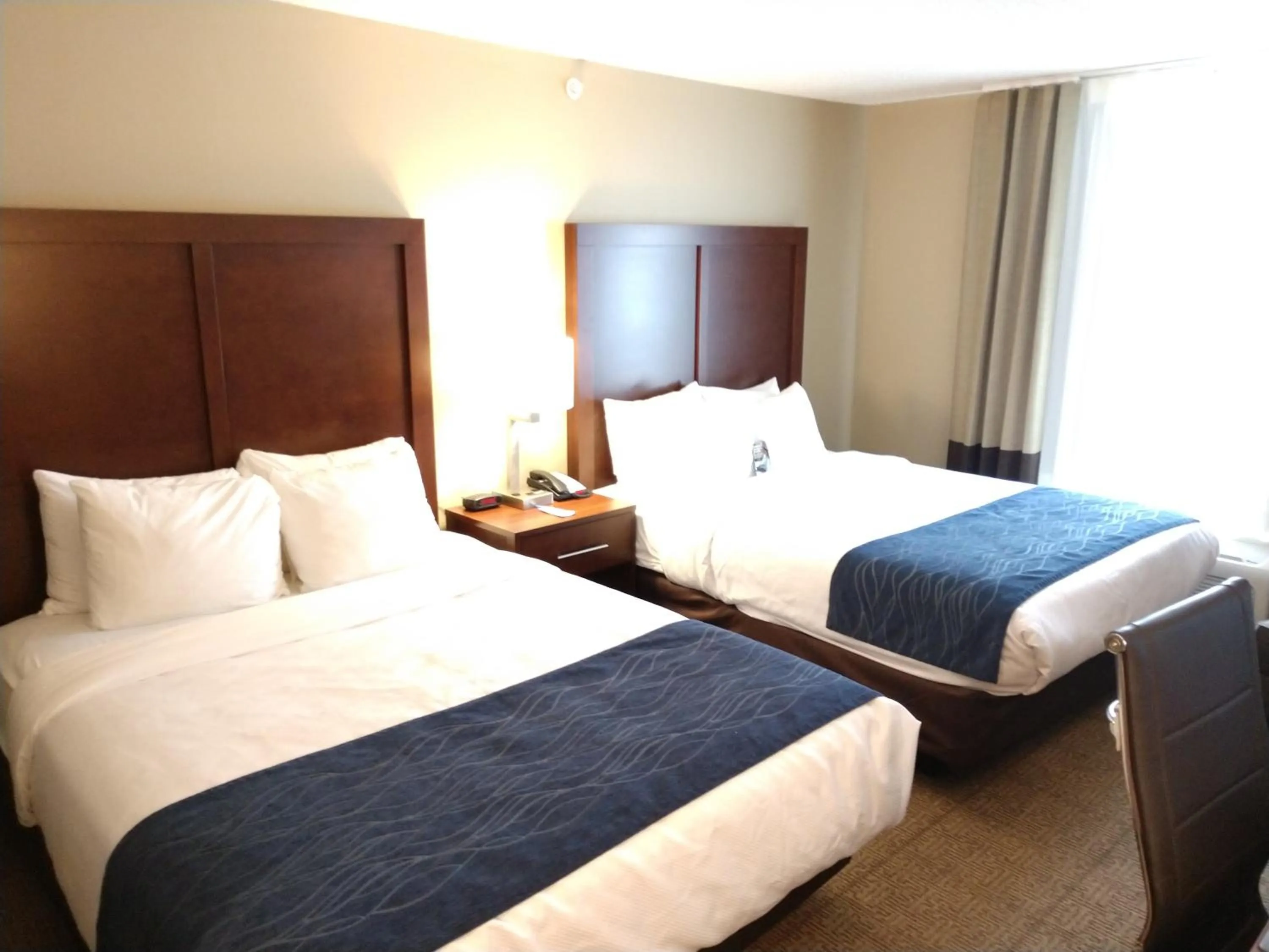Bed in Comfort Inn & Suites Cooperstown - Milford
