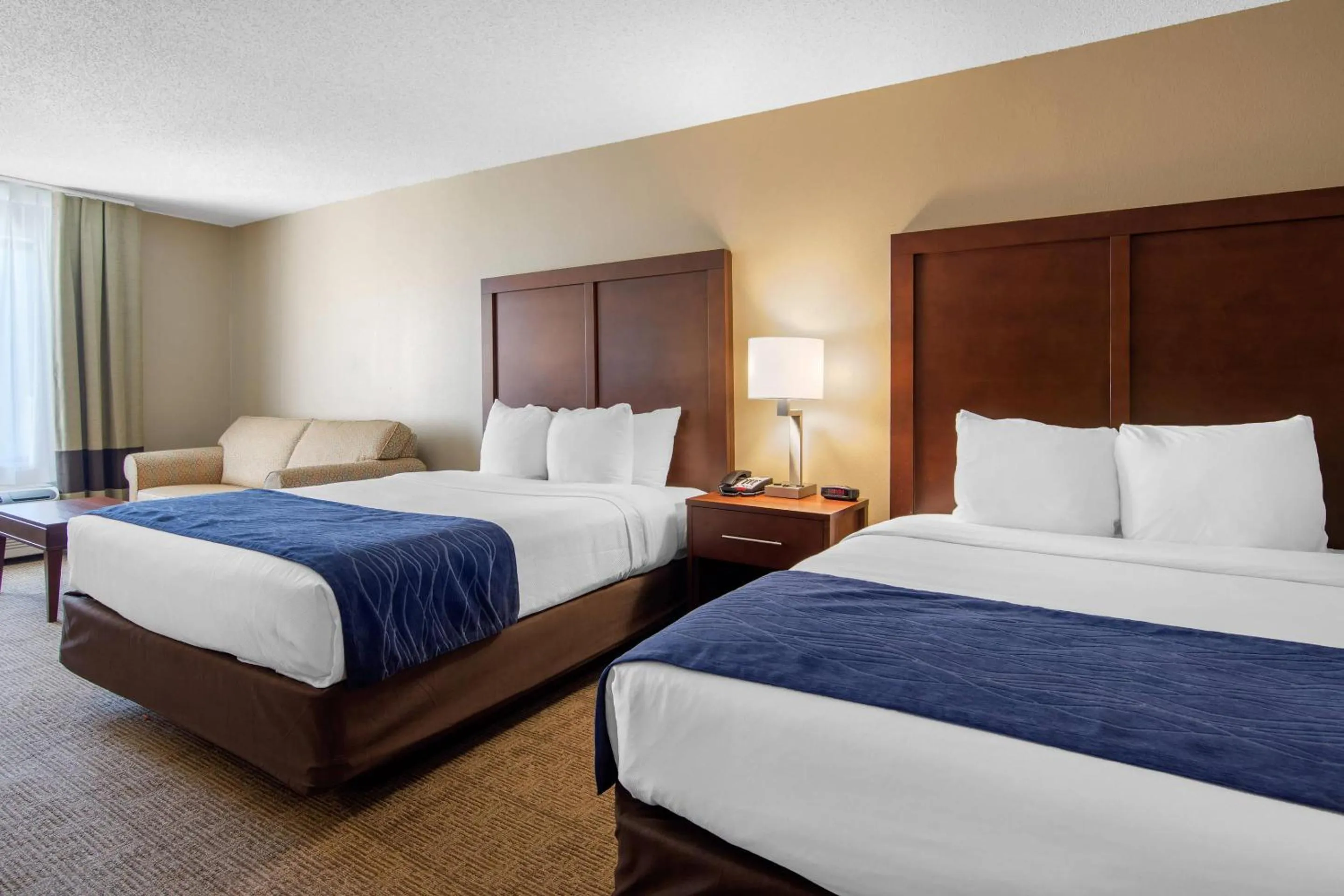Bedroom, Bed in Comfort Inn & Suites Cooperstown - Milford