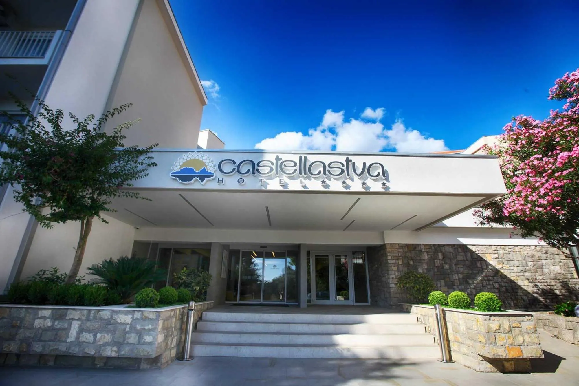 Facade/entrance in Hotel Castellastva