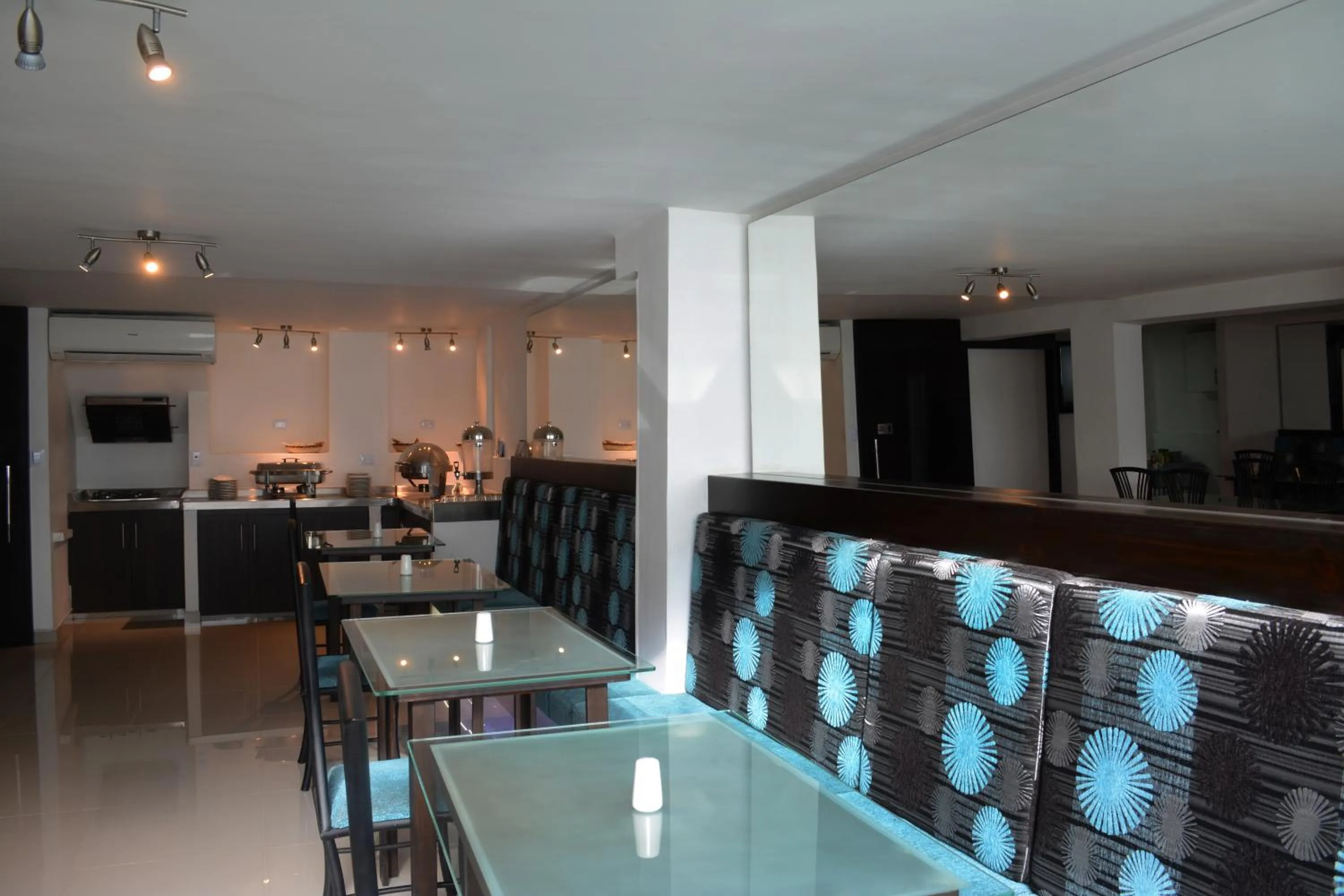 Restaurant/places to eat in Hotel Calima Real