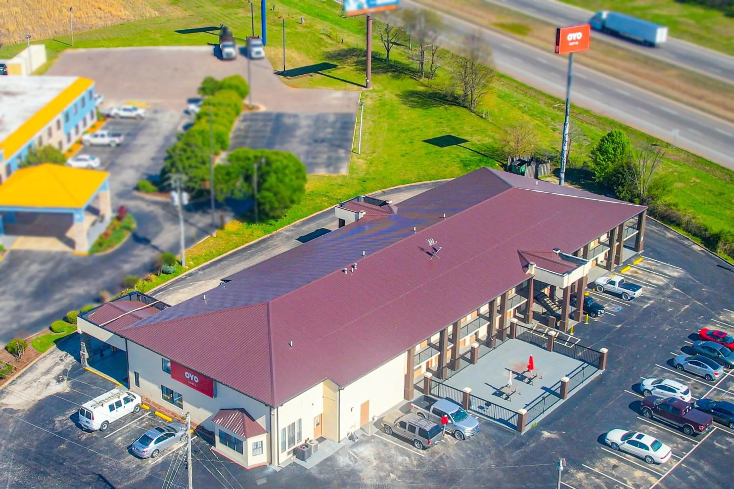 Facade/entrance in OYO Hotel Brownsville TN I-40