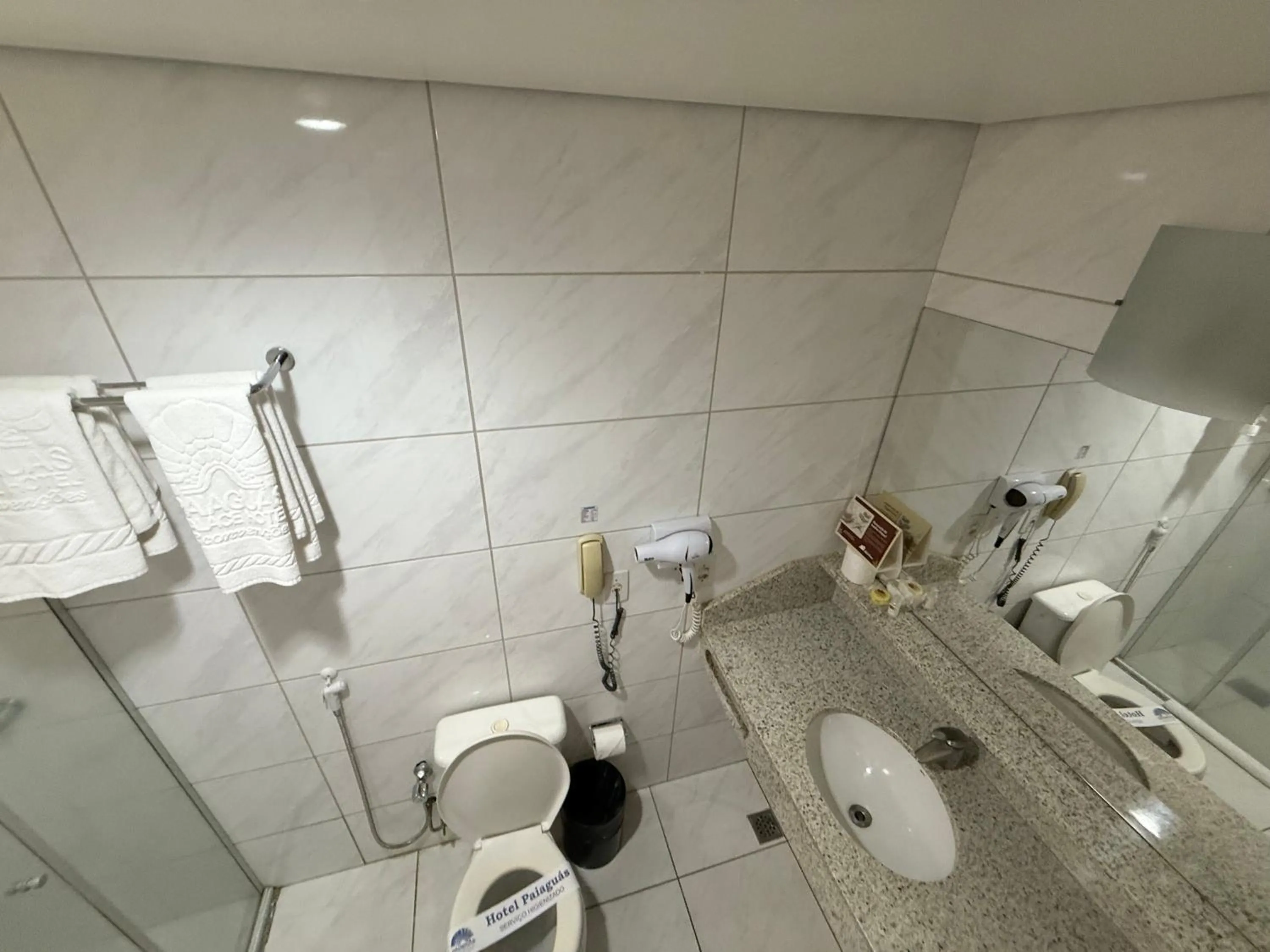 Shower in Paiaguás Palace Hotel