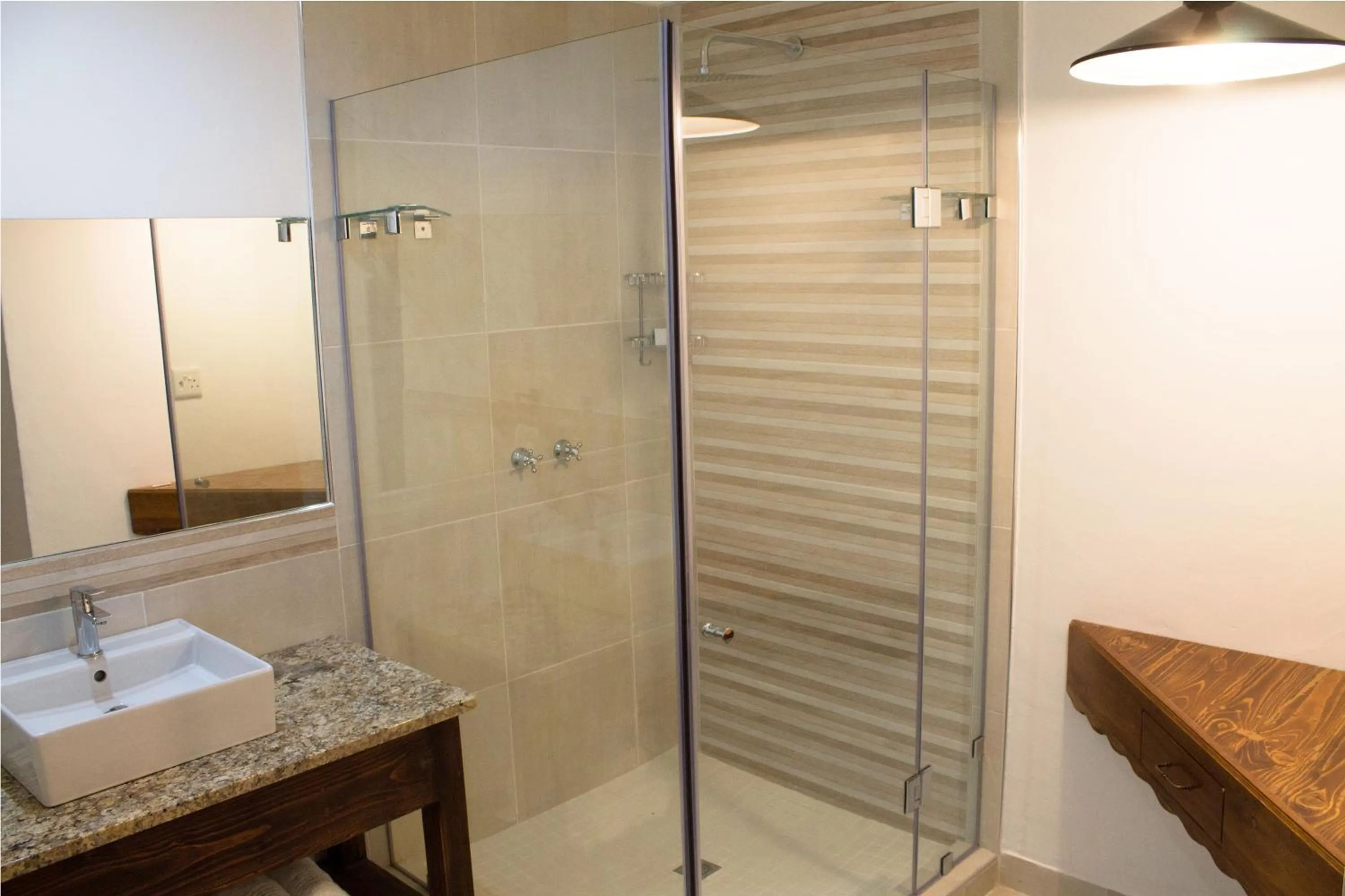 Shower in Little Pilgrims Boutique Hotel