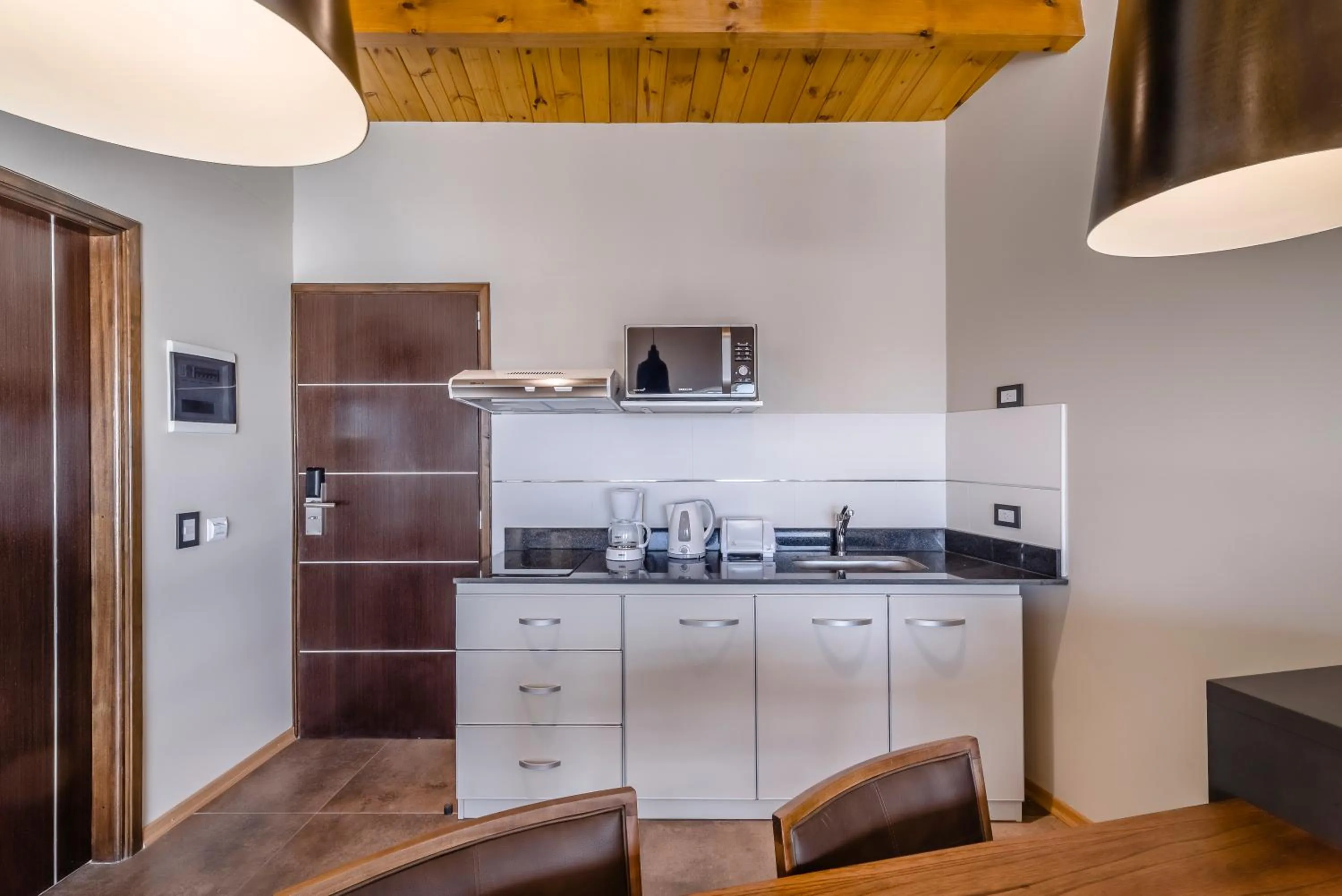 Kitchen or kitchenette in Aguila Mora Suites & Spa