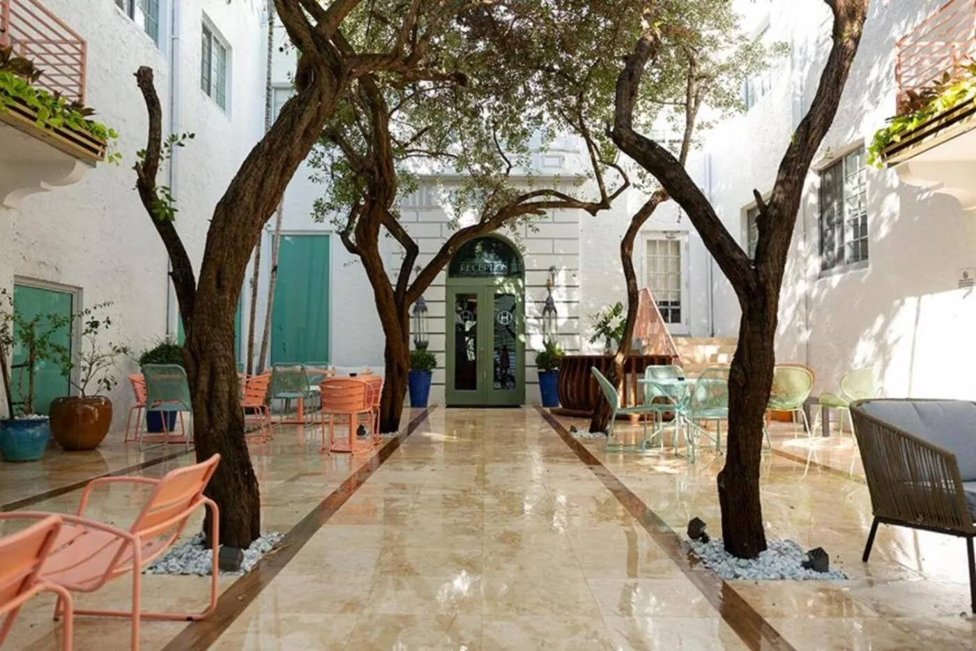 Facade/entrance in Harrison on the Beach