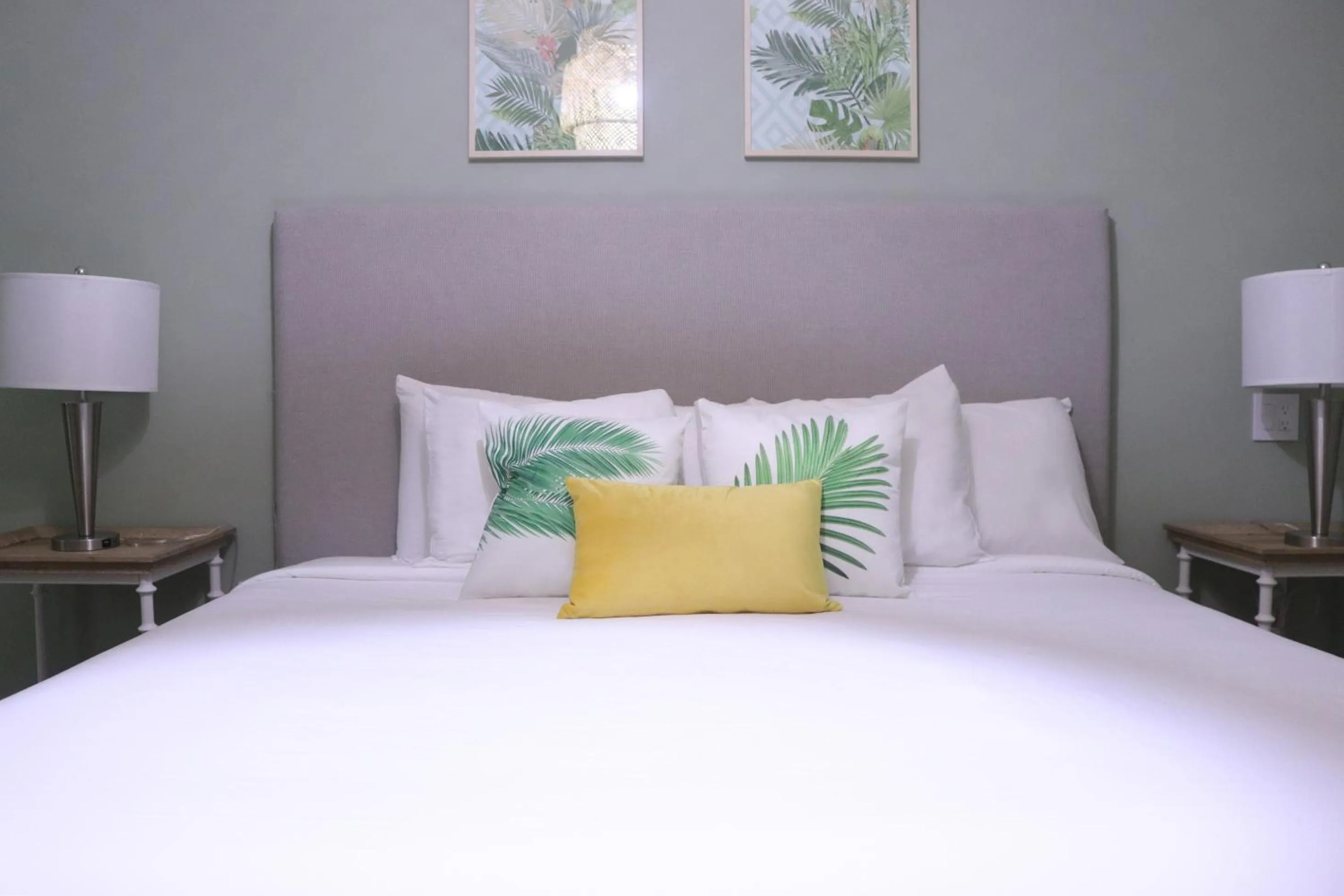 Bed in Harrison on the Beach