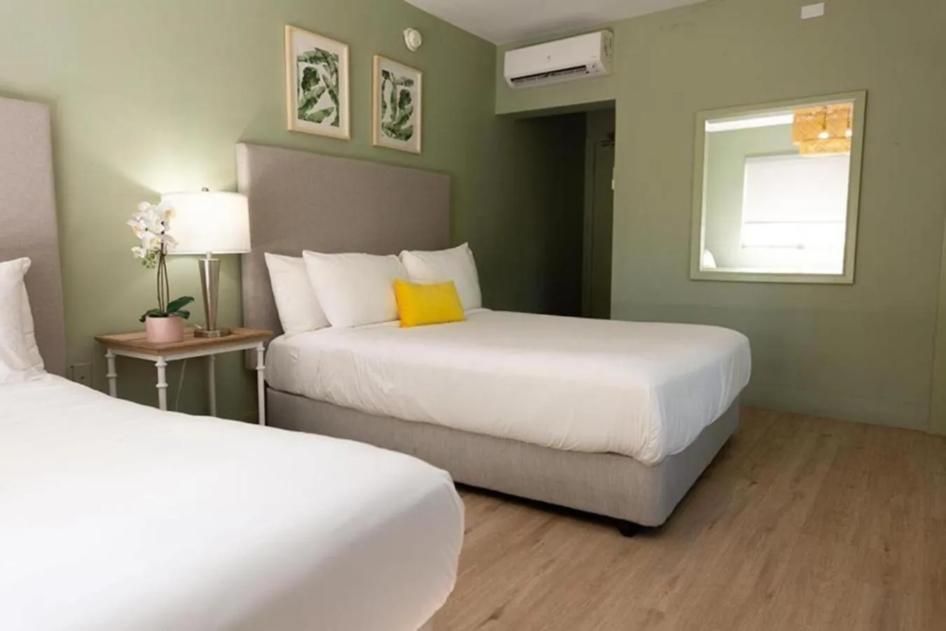 Photo of the whole room, Bed in Harrison on the Beach