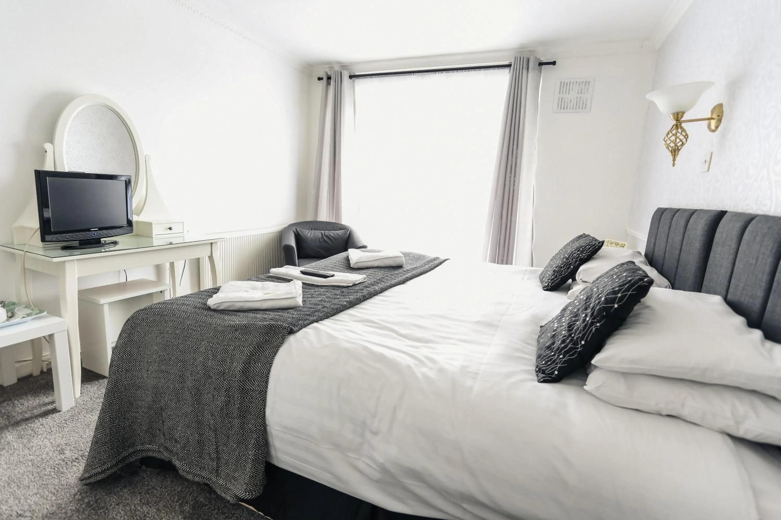 Day, Bed in Nethway Hotel