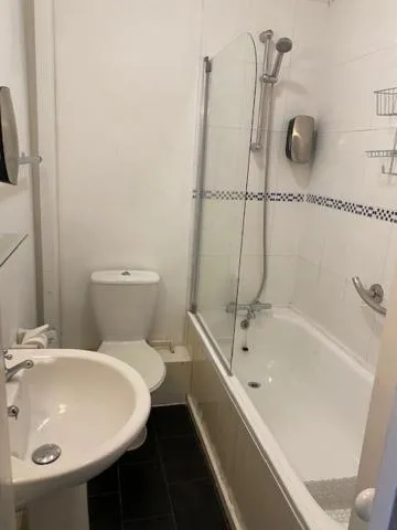 Bathroom in Nethway Hotel