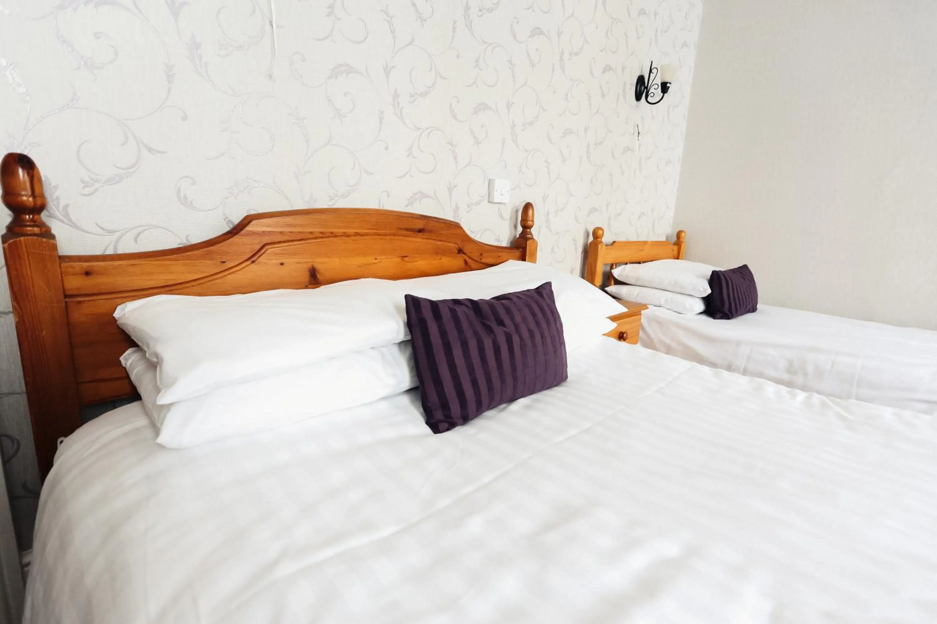 Bed in Nethway Hotel