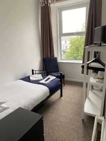 Bedroom, Bed in Nethway Hotel