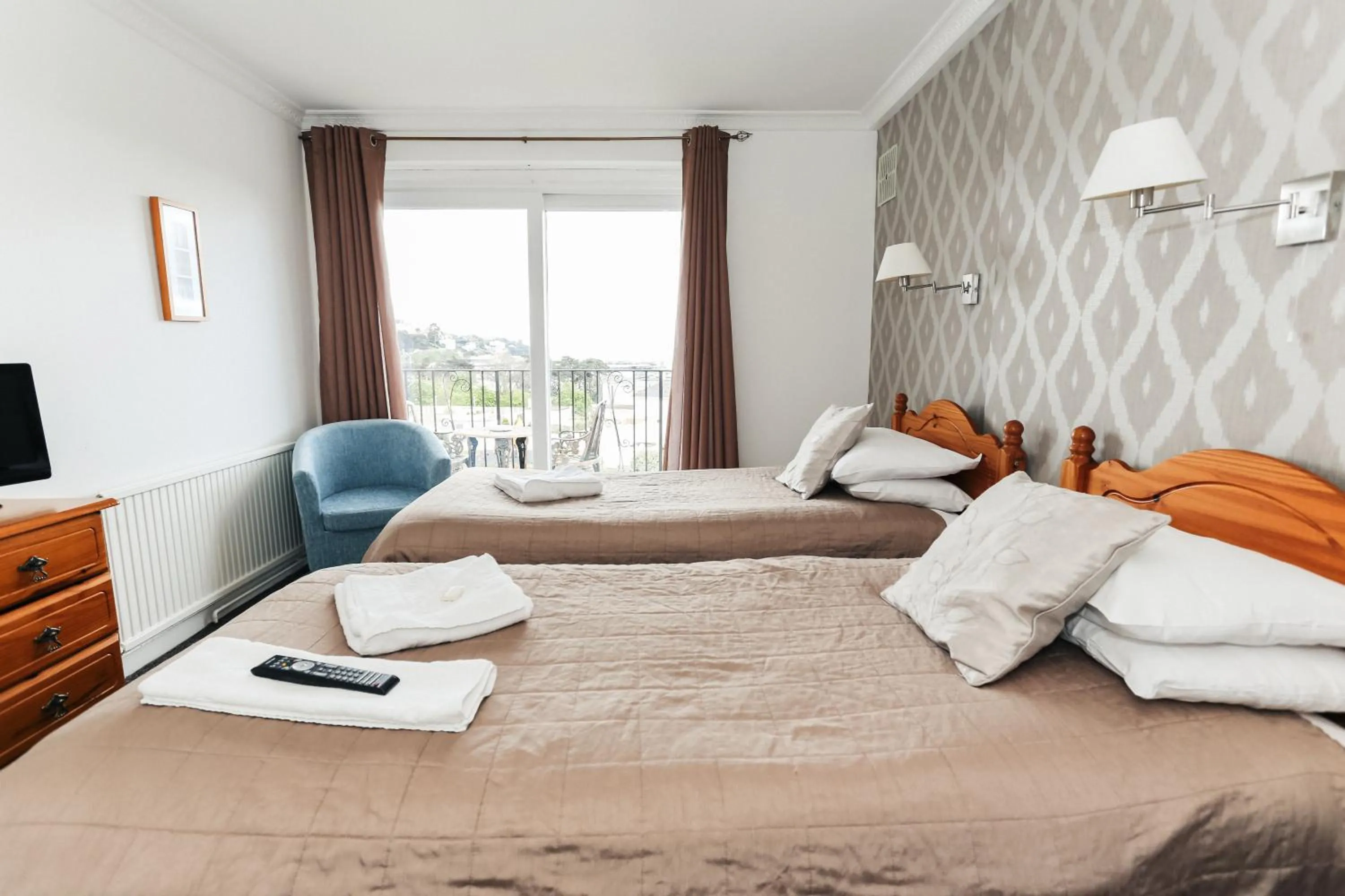 Day, Bed in Nethway Hotel