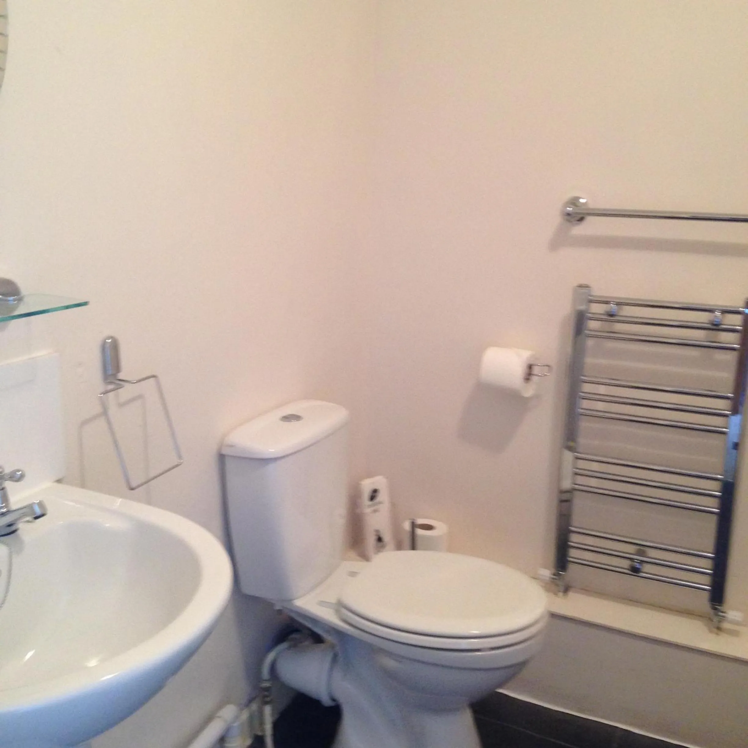 Bathroom in Nethway Hotel