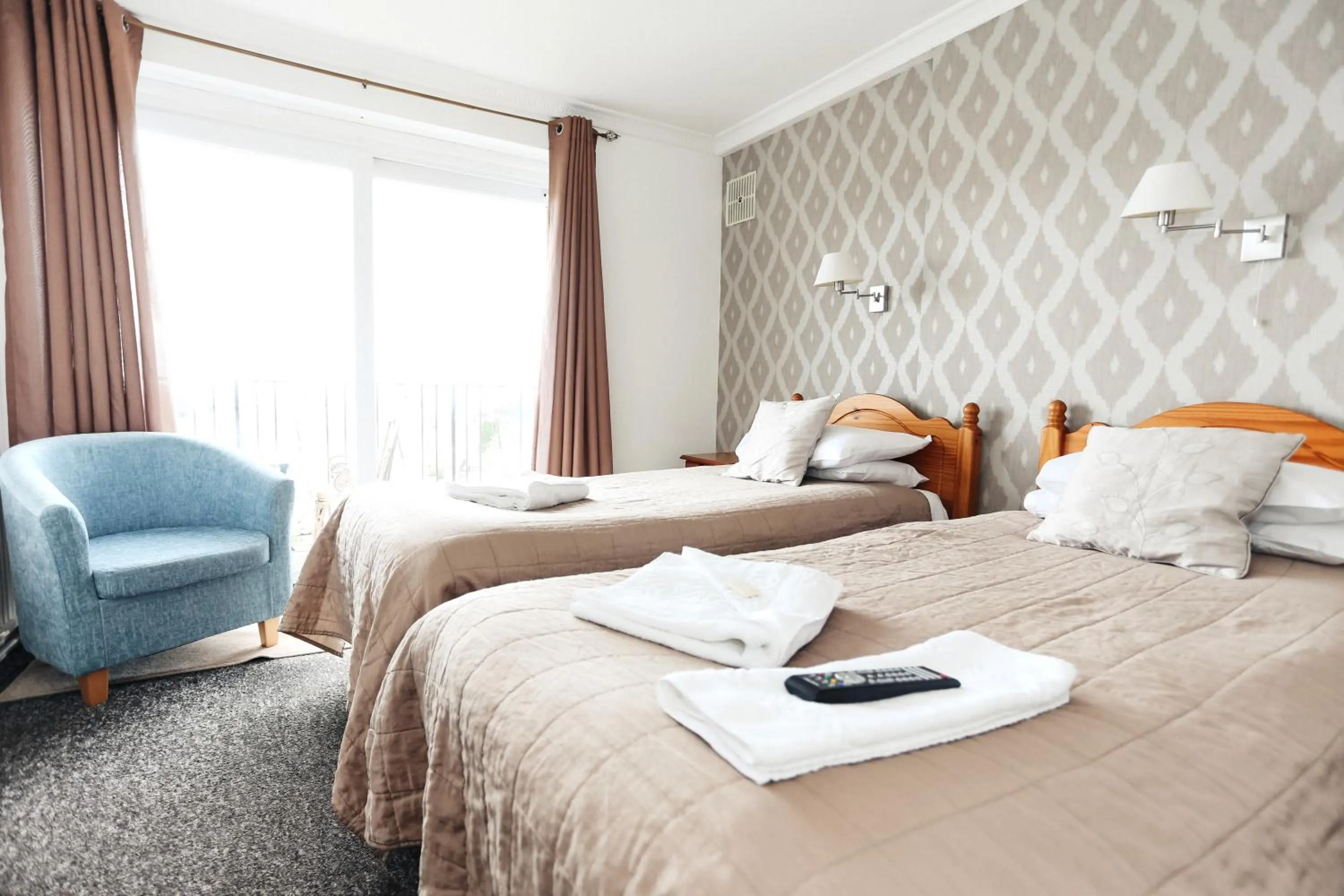 Day, Bed in Nethway Hotel