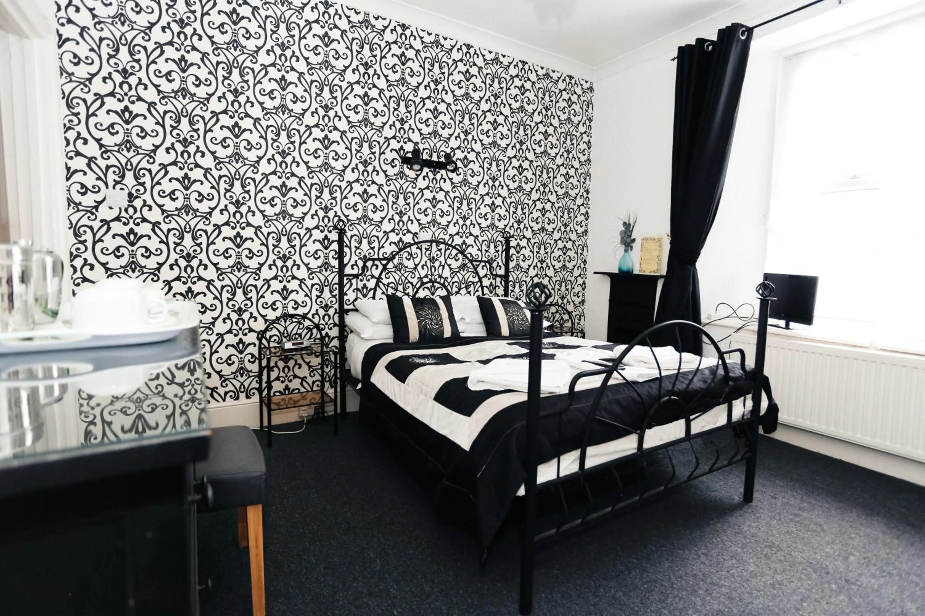 Day, Bed in Nethway Hotel