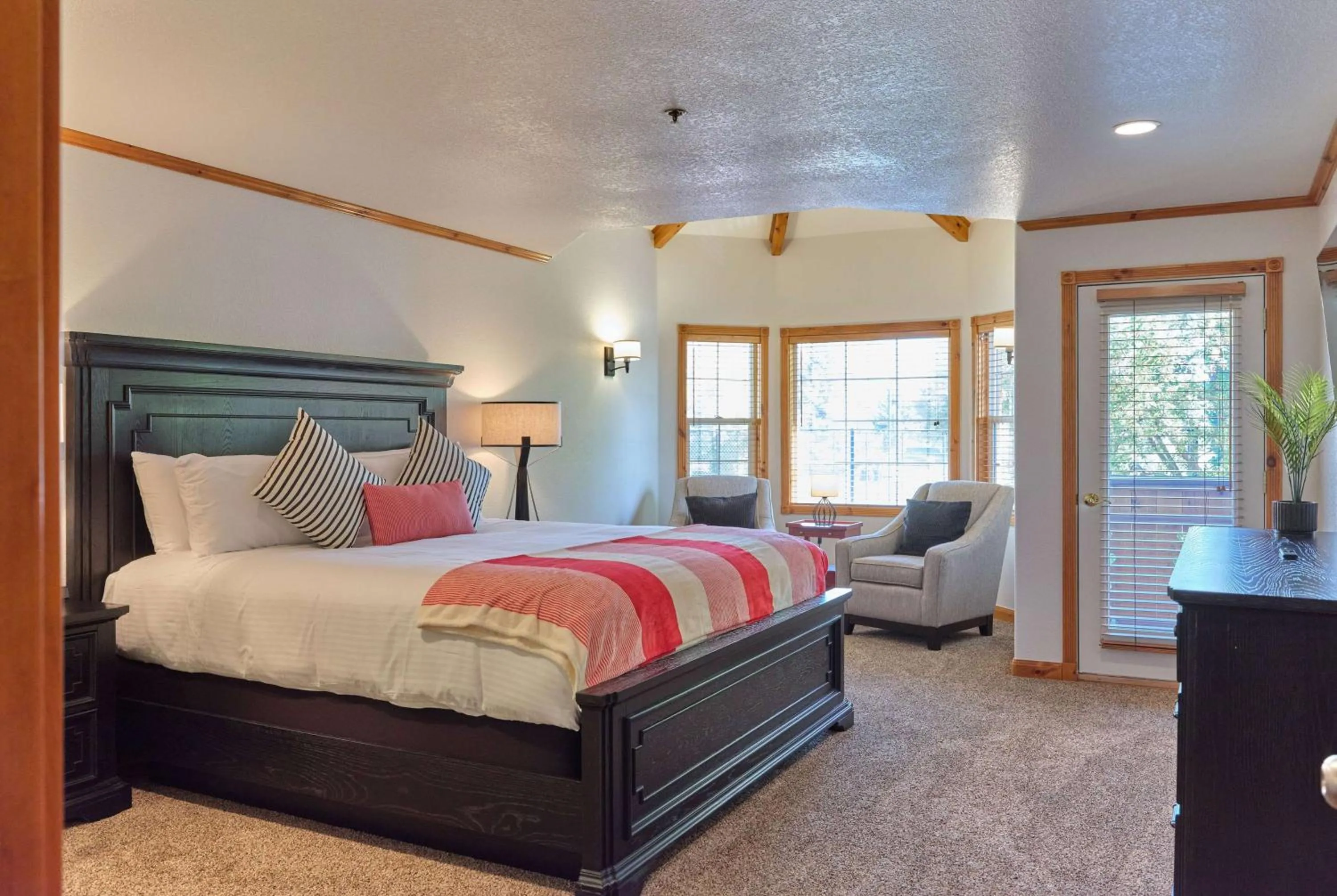 Photo of the whole room, Bed in Zermatt Utah Resort & Spa Trademark Collection by Wyndham