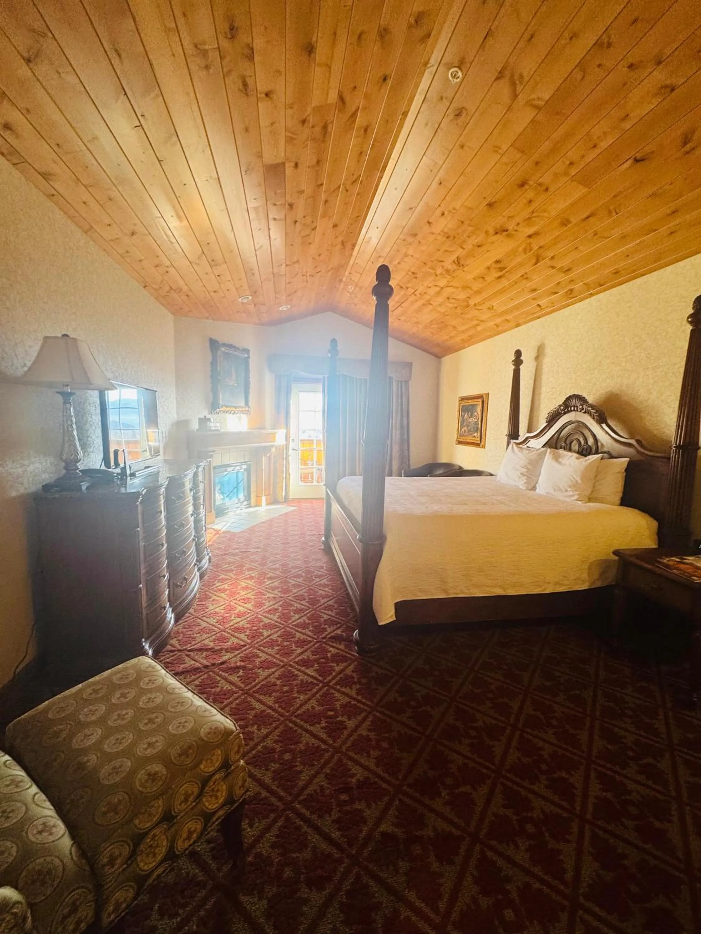 Bedroom, Bed in Zermatt Utah Resort & Spa Trademark Collection by Wyndham