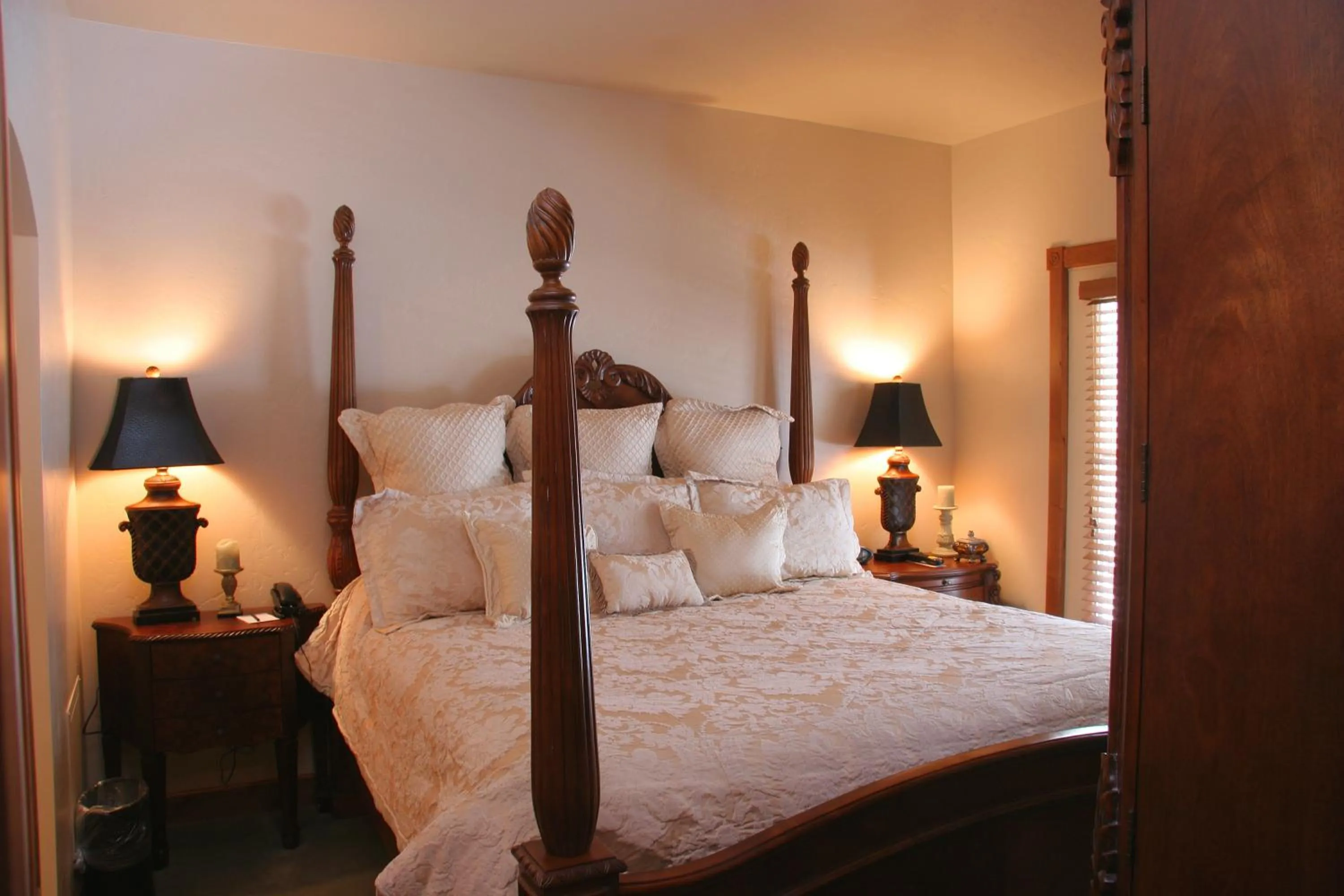 Photo of the whole room, Bed in Zermatt Utah Resort & Spa Trademark Collection by Wyndham