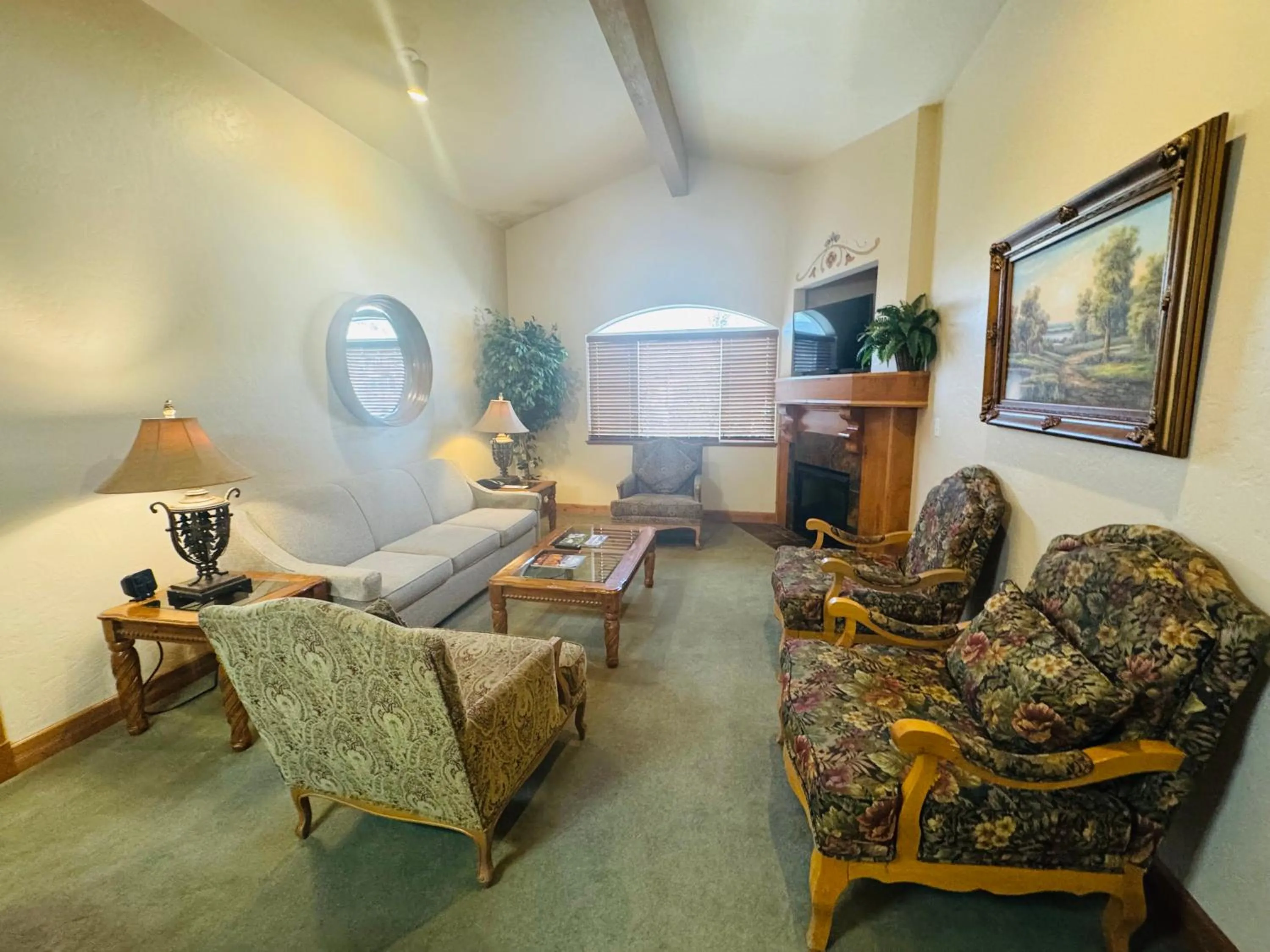 Seating area, Bed in Zermatt Utah Resort & Spa Trademark Collection by Wyndham