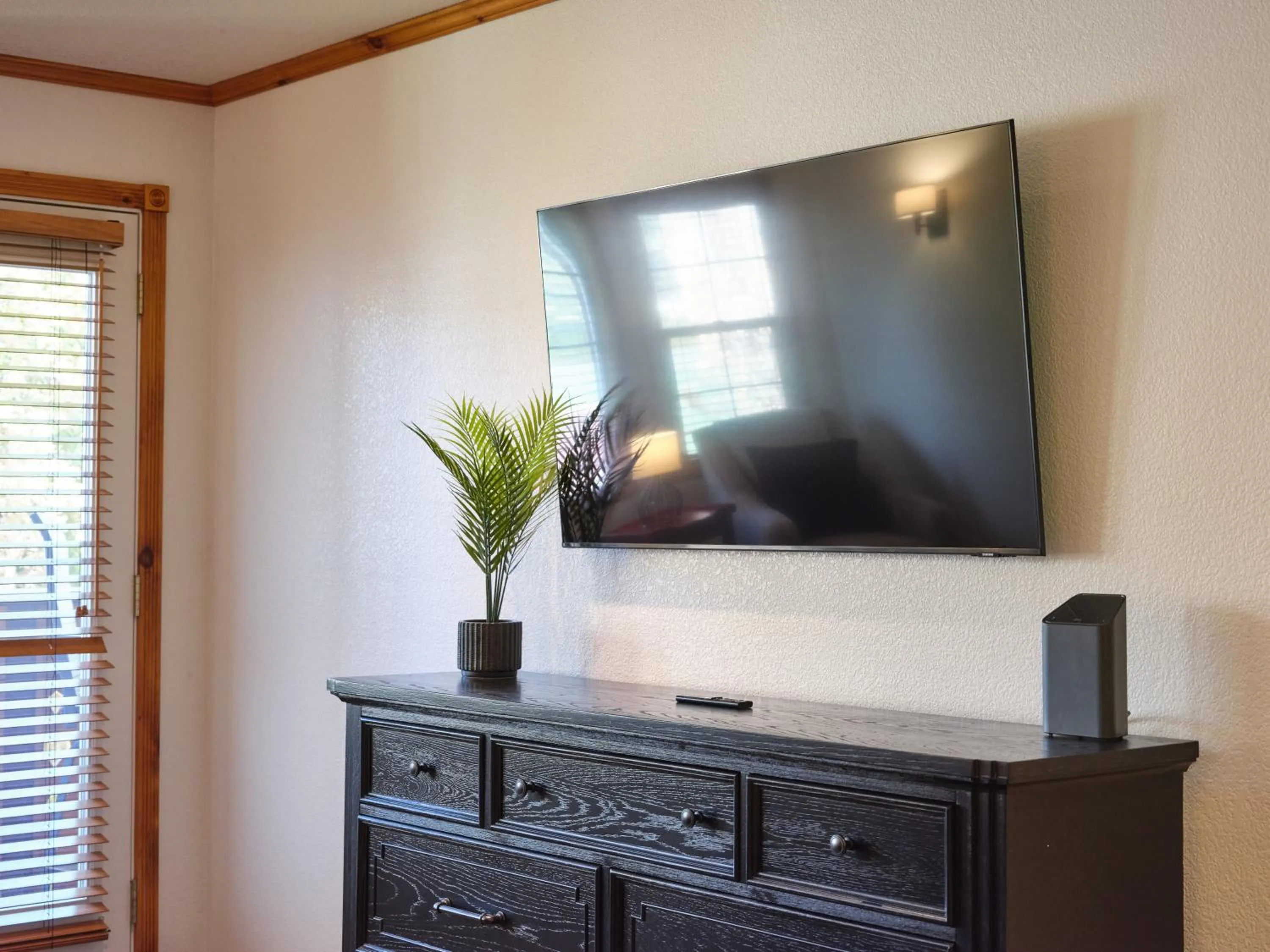 TV and multimedia in Zermatt Utah Resort & Spa Trademark Collection by Wyndham