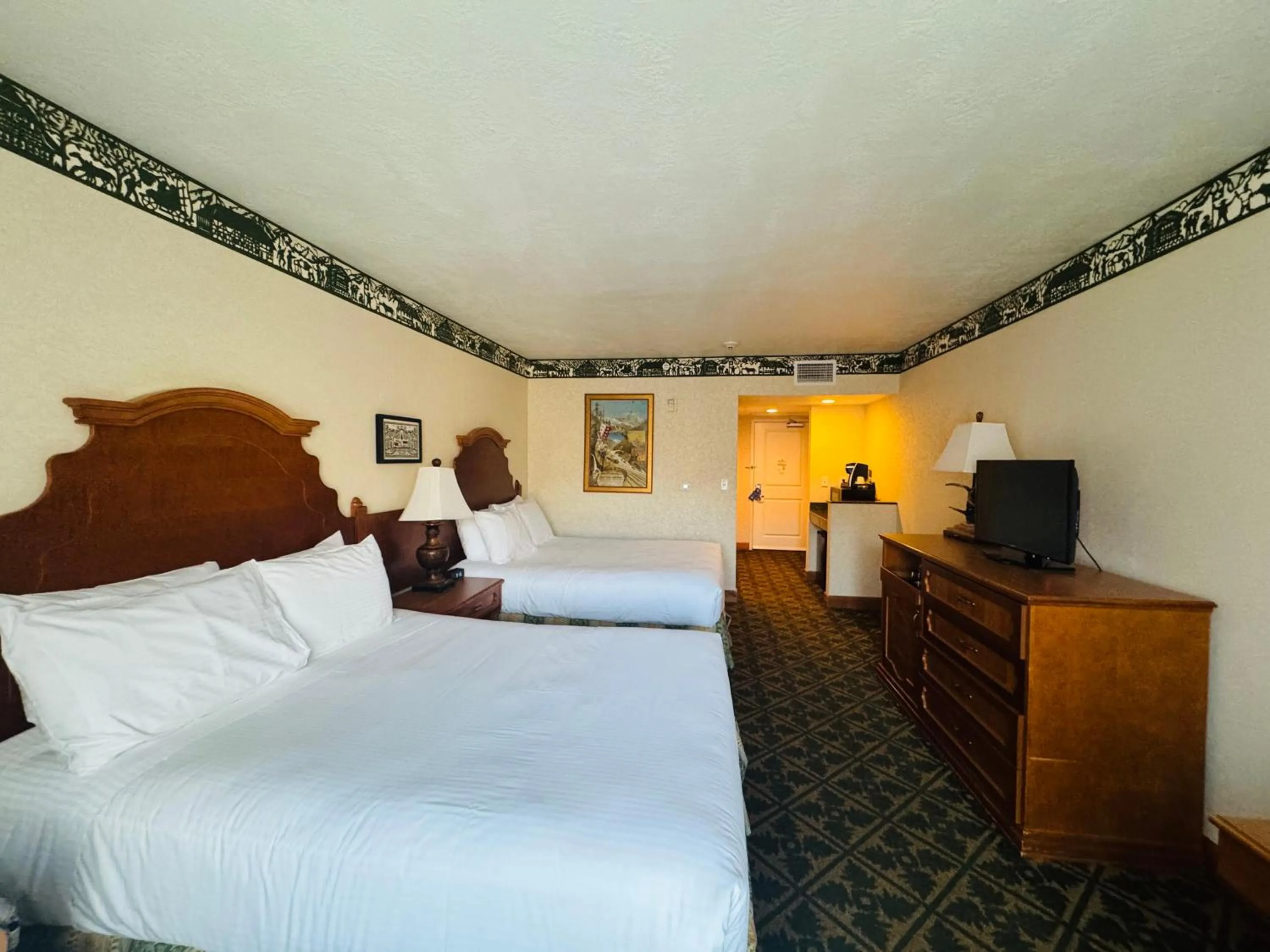 Bedroom, Bed in Zermatt Utah Resort & Spa Trademark Collection by Wyndham