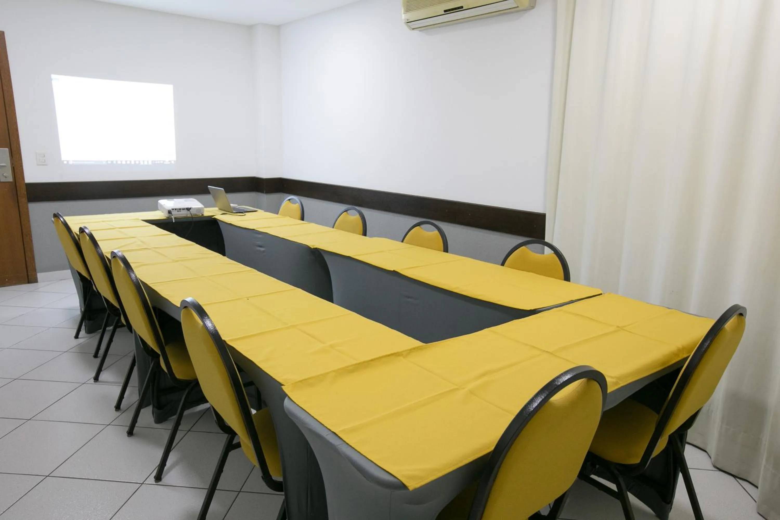Meeting/conference room in Hotel Sansaed