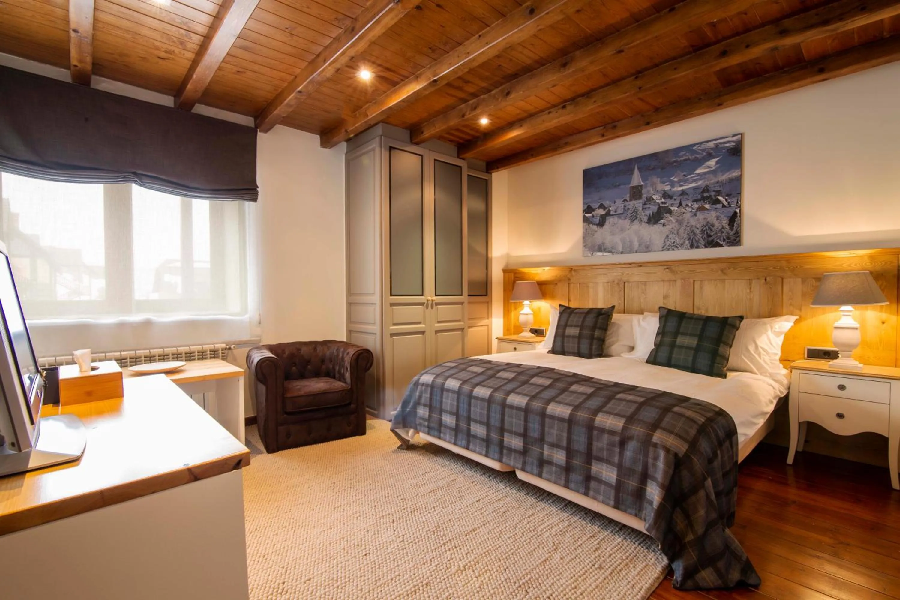 Photo of the whole room, Bed in Eira Ski Lodge
