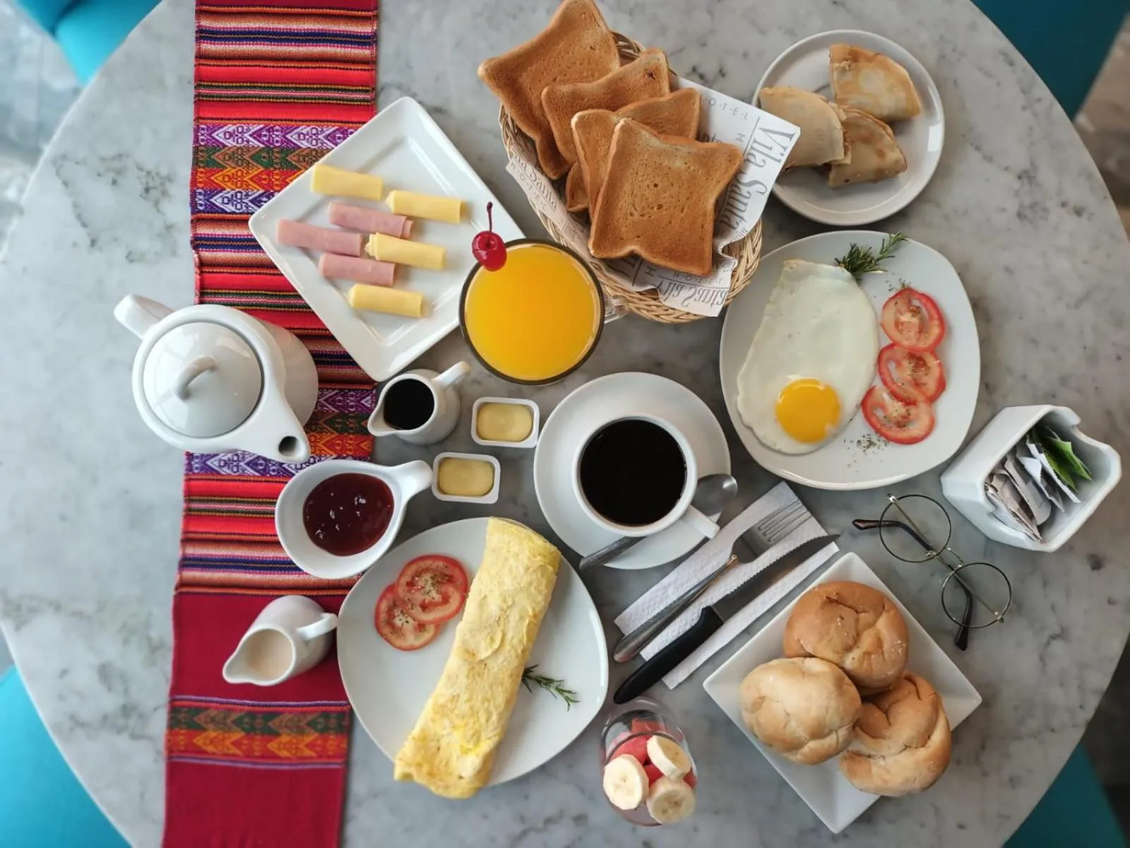 Breakfast in Hotel Vila Santa