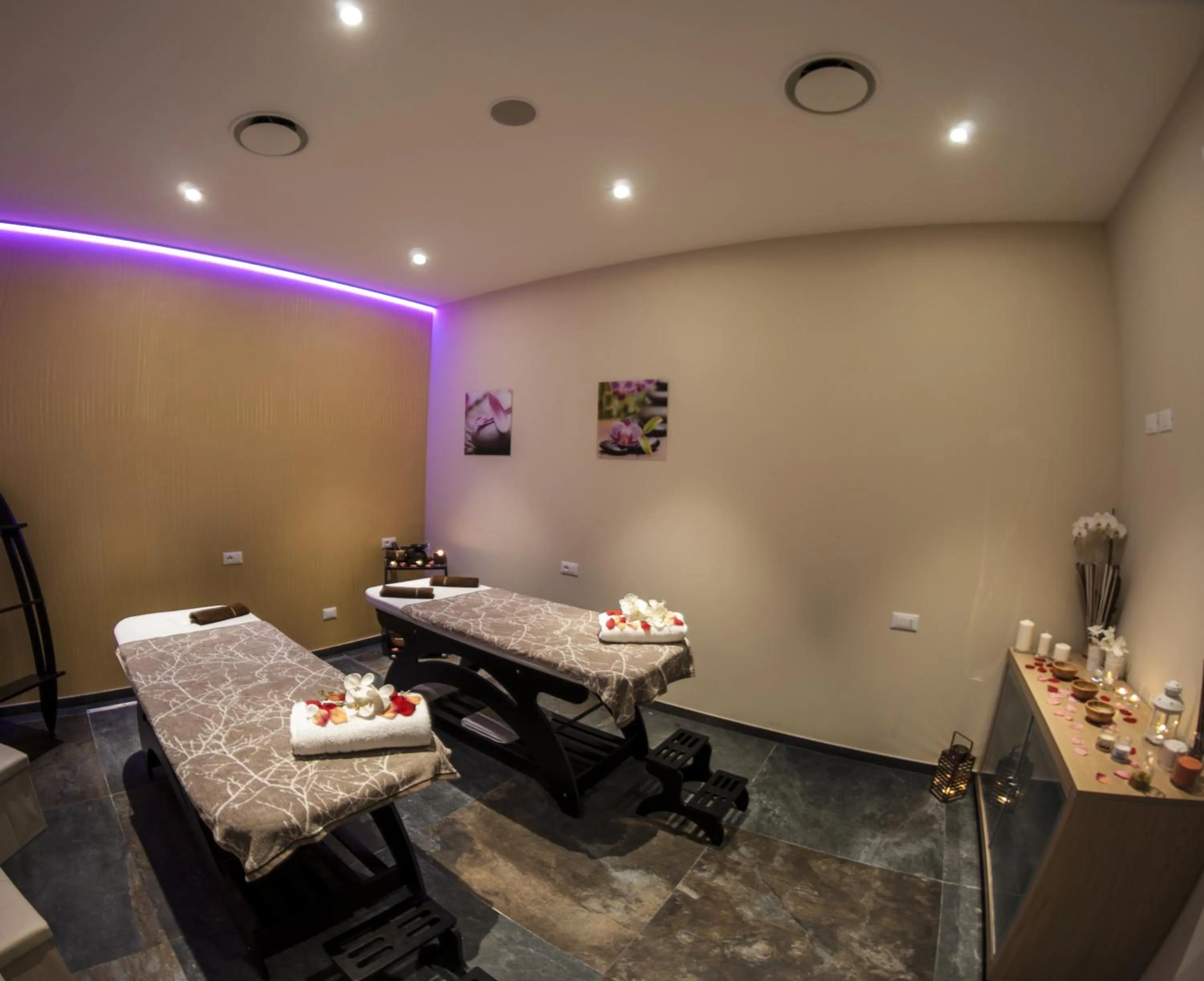 Massage in Cataleya Resort & Spa