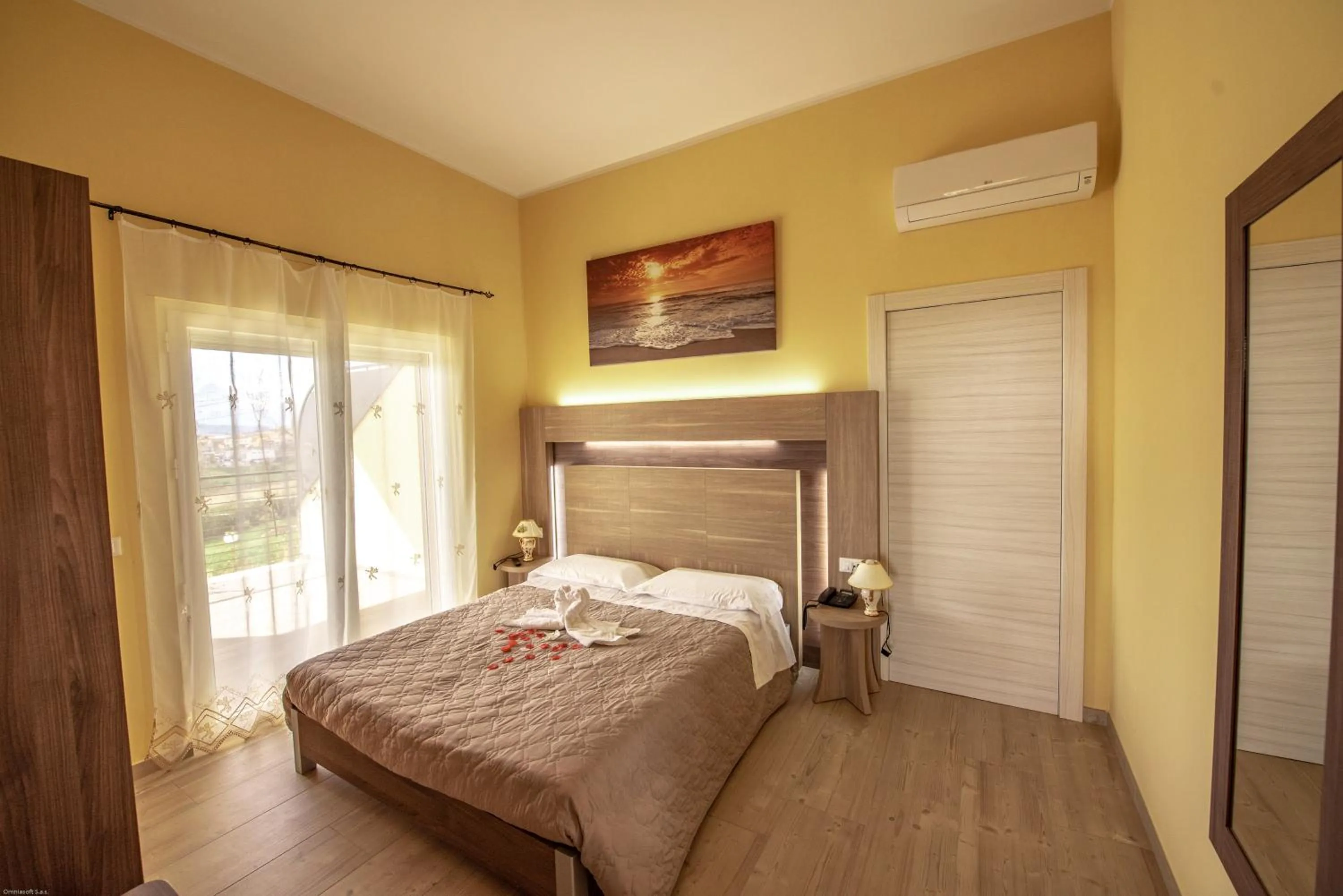 Bedroom, Bed in Cataleya Resort & Spa