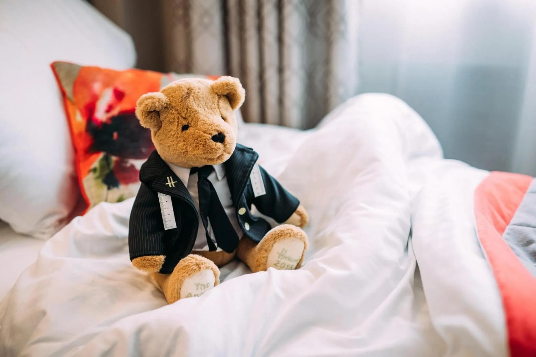 Bed in The Valley Hotel & Carriage Gardens