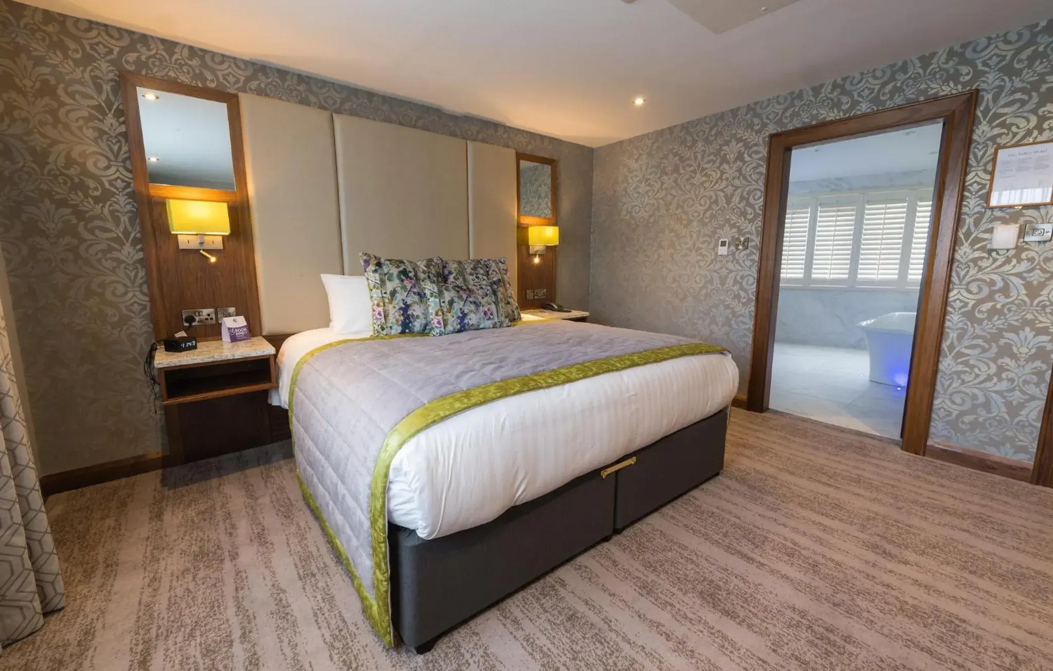Deluxe Suite - single occupancy in The Valley Hotel & Carriage Gardens Deluxe Suite - single occupancy in The Valley Hotel & Carriage Gardens