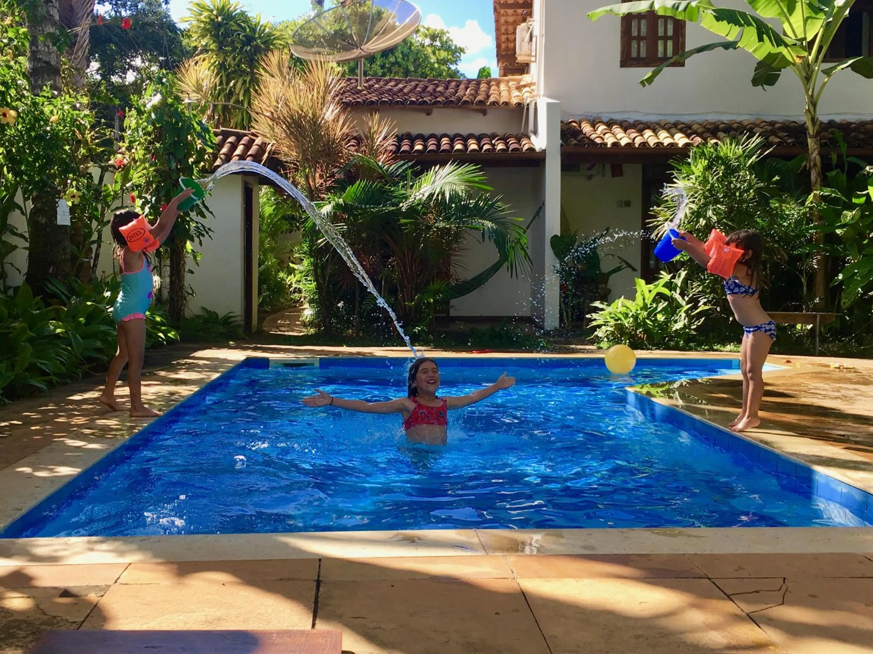 Swimming pool in Pousada Coqueiro Verde