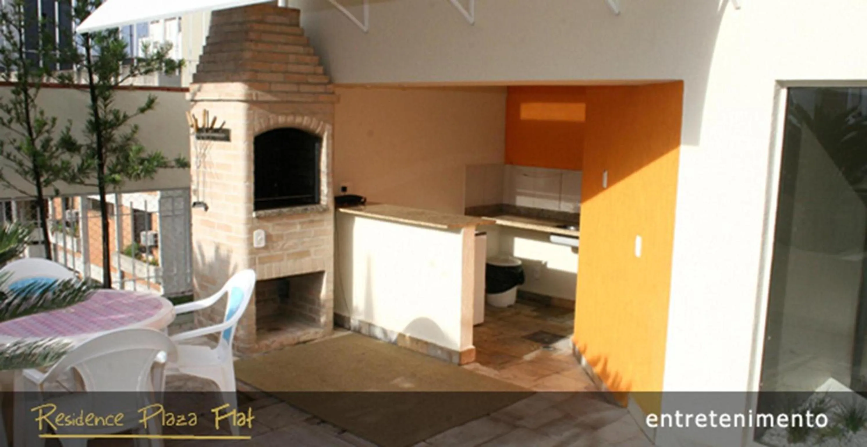 Facade/entrance in Residence Plaza Flat