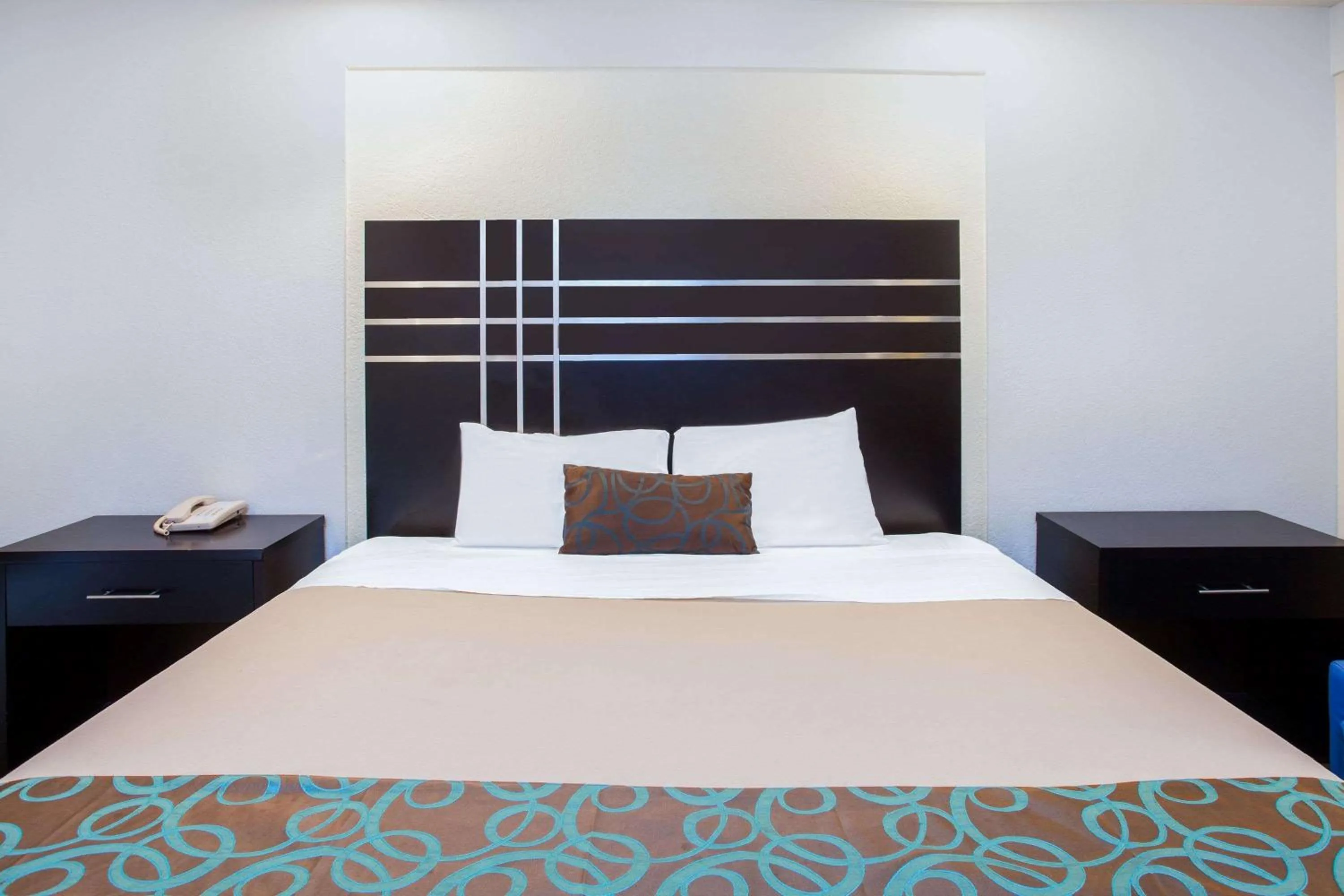 Photo of the whole room in Travelodge by Wyndham Fresno Yosemite Area