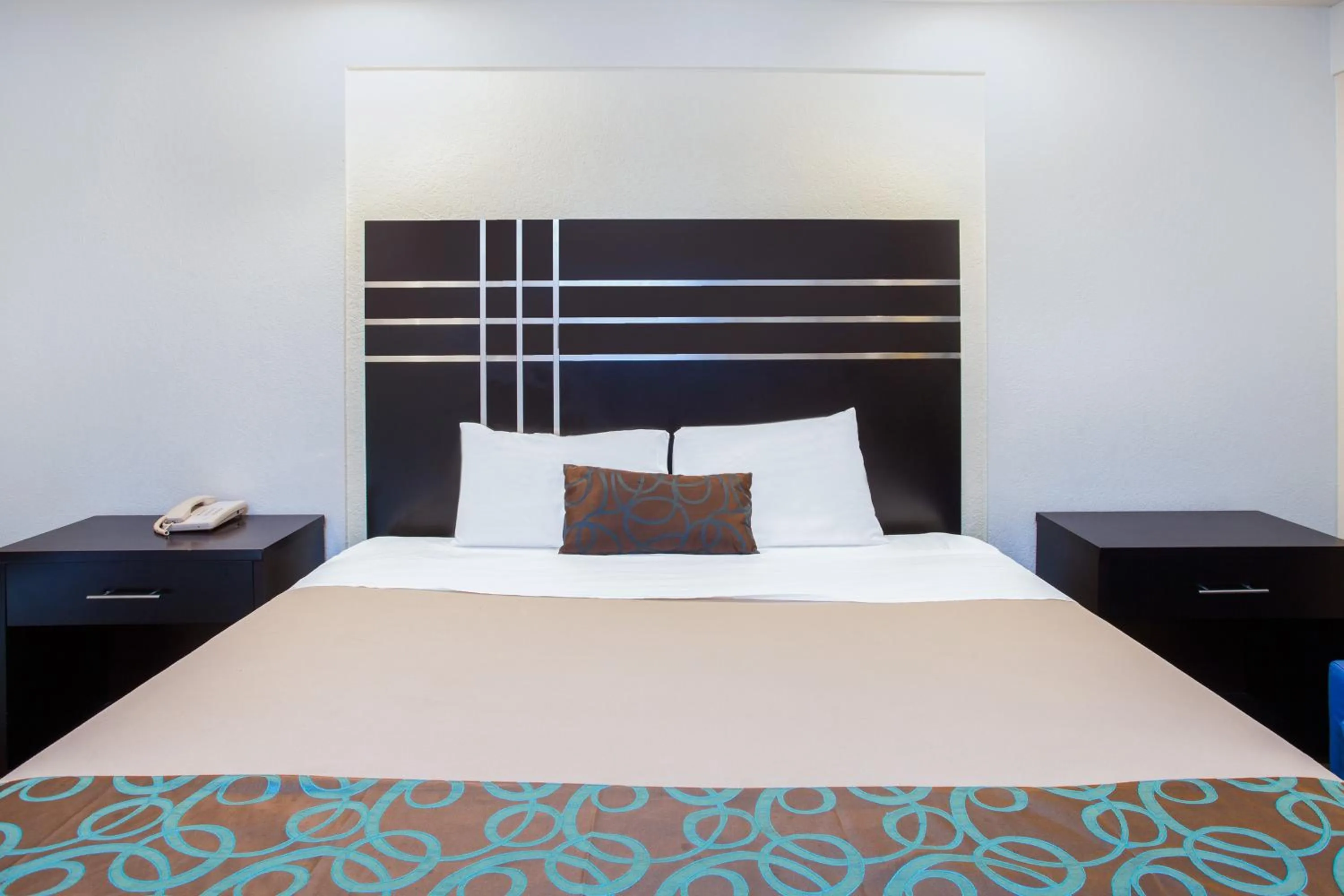 Bedroom in Travelodge by Wyndham Fresno Yosemite Area