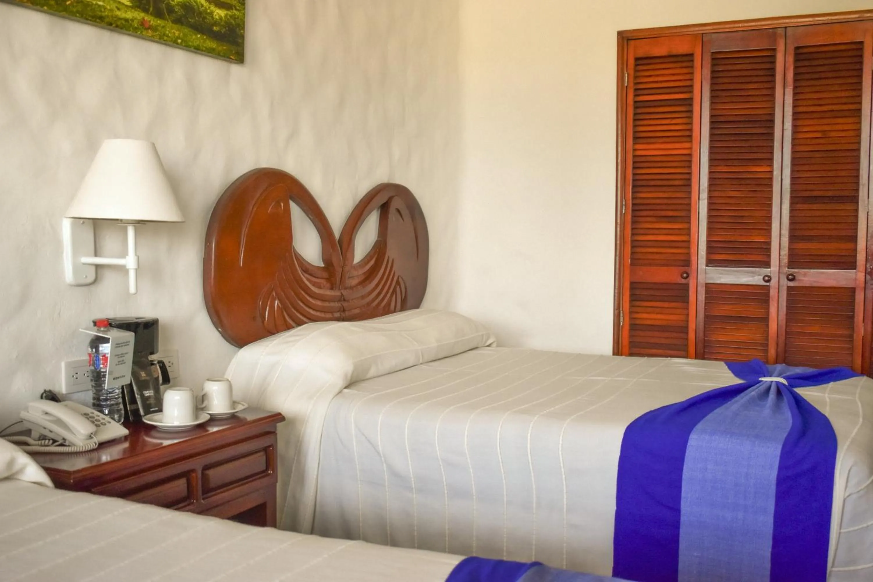 Bed in Hotel Quijote Inn