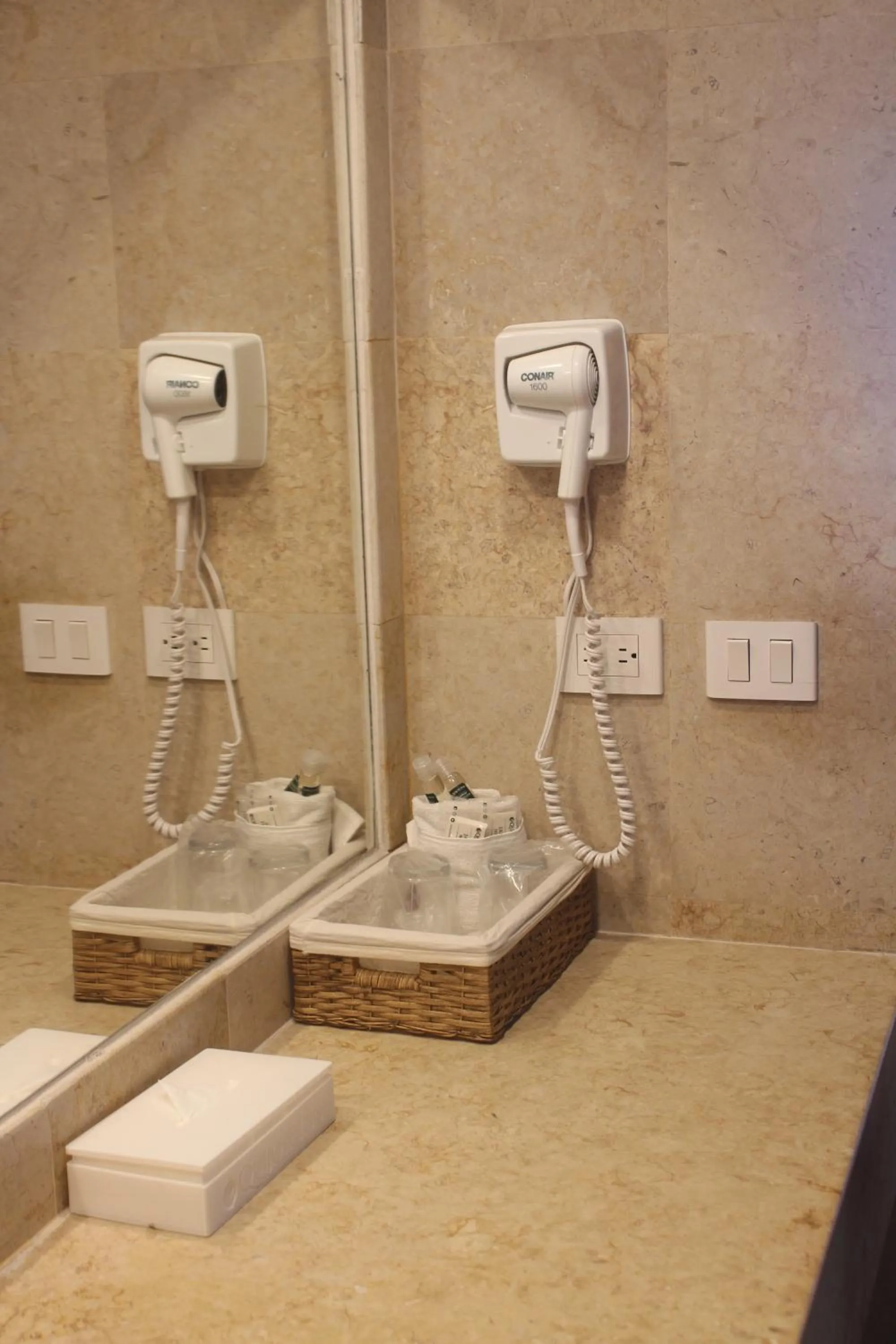 hair dryier in Hotel Quijote Inn