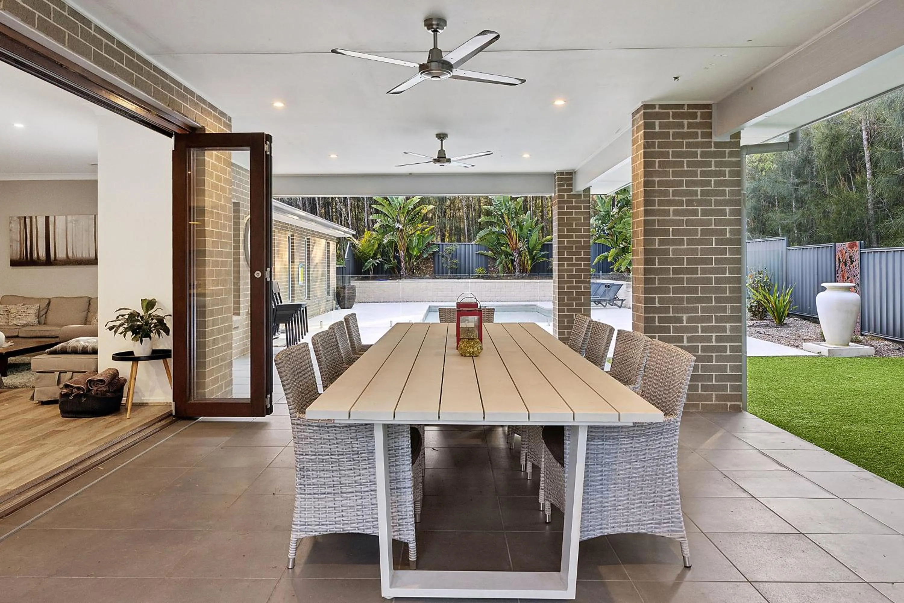 Thistle Hill Guesthouse - walk to many wineries and restaurants