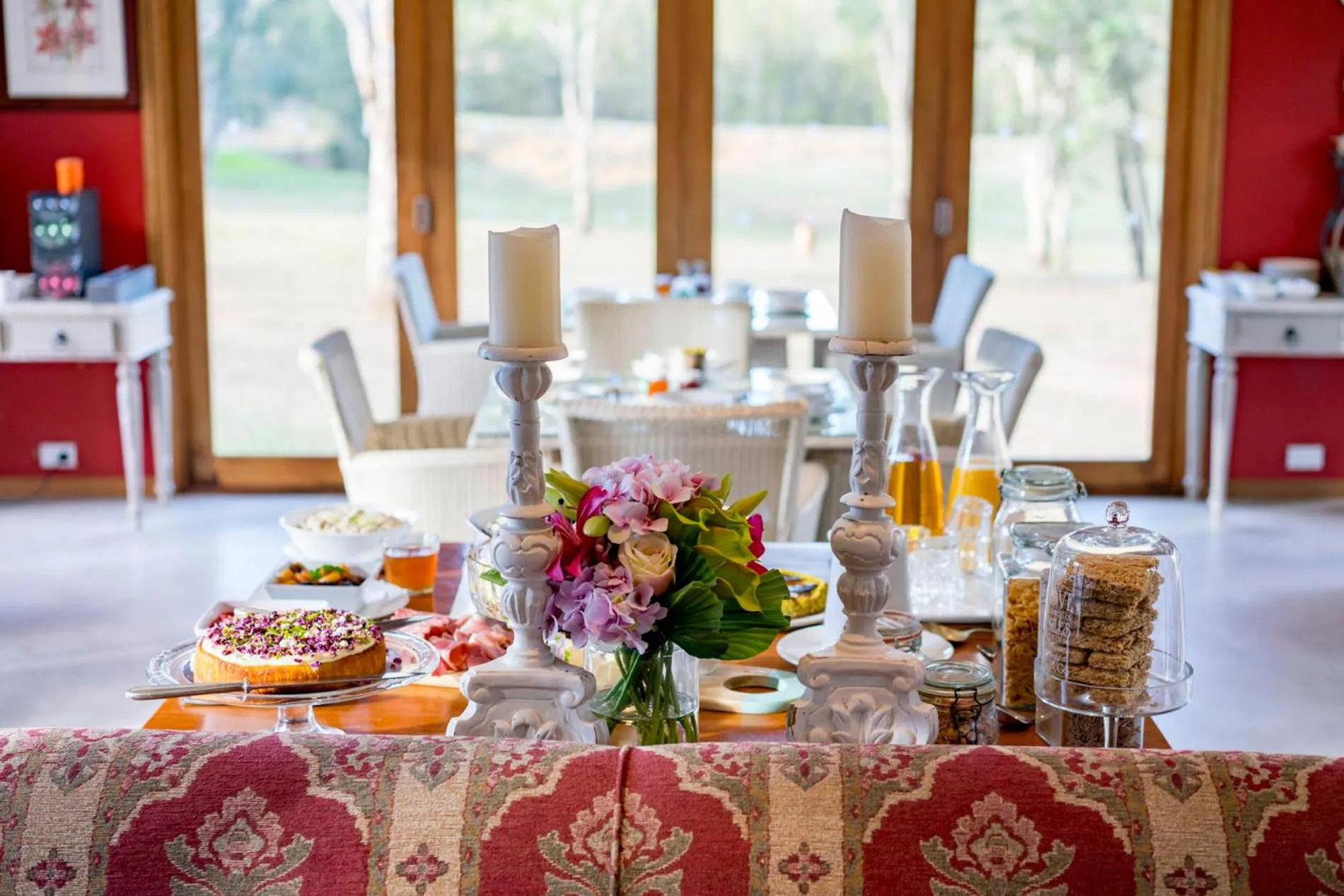 Thistle Hill Guesthouse - walk to many wineries and restaurants