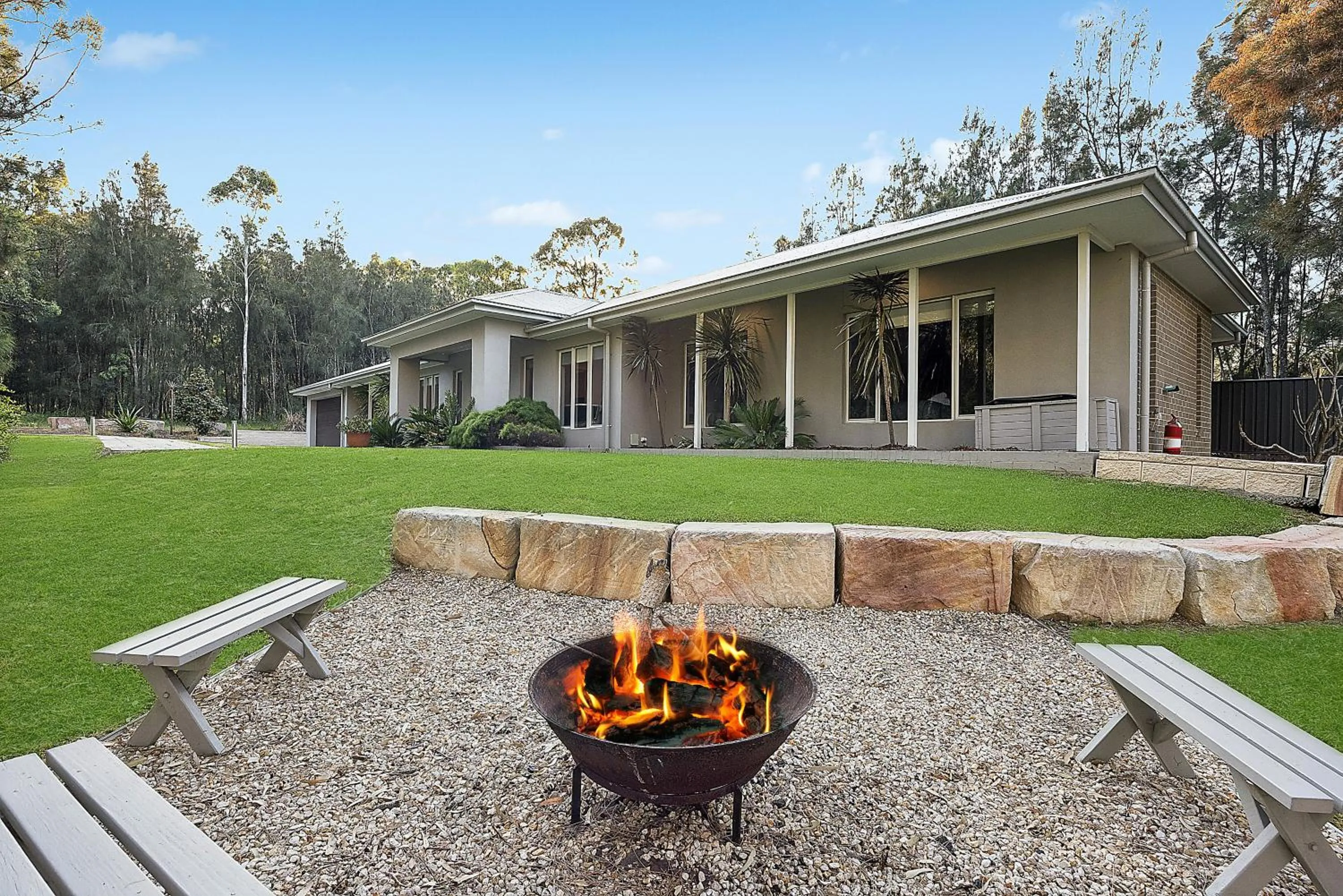 Thistle Hill Guesthouse - walk to many wineries and restaurants