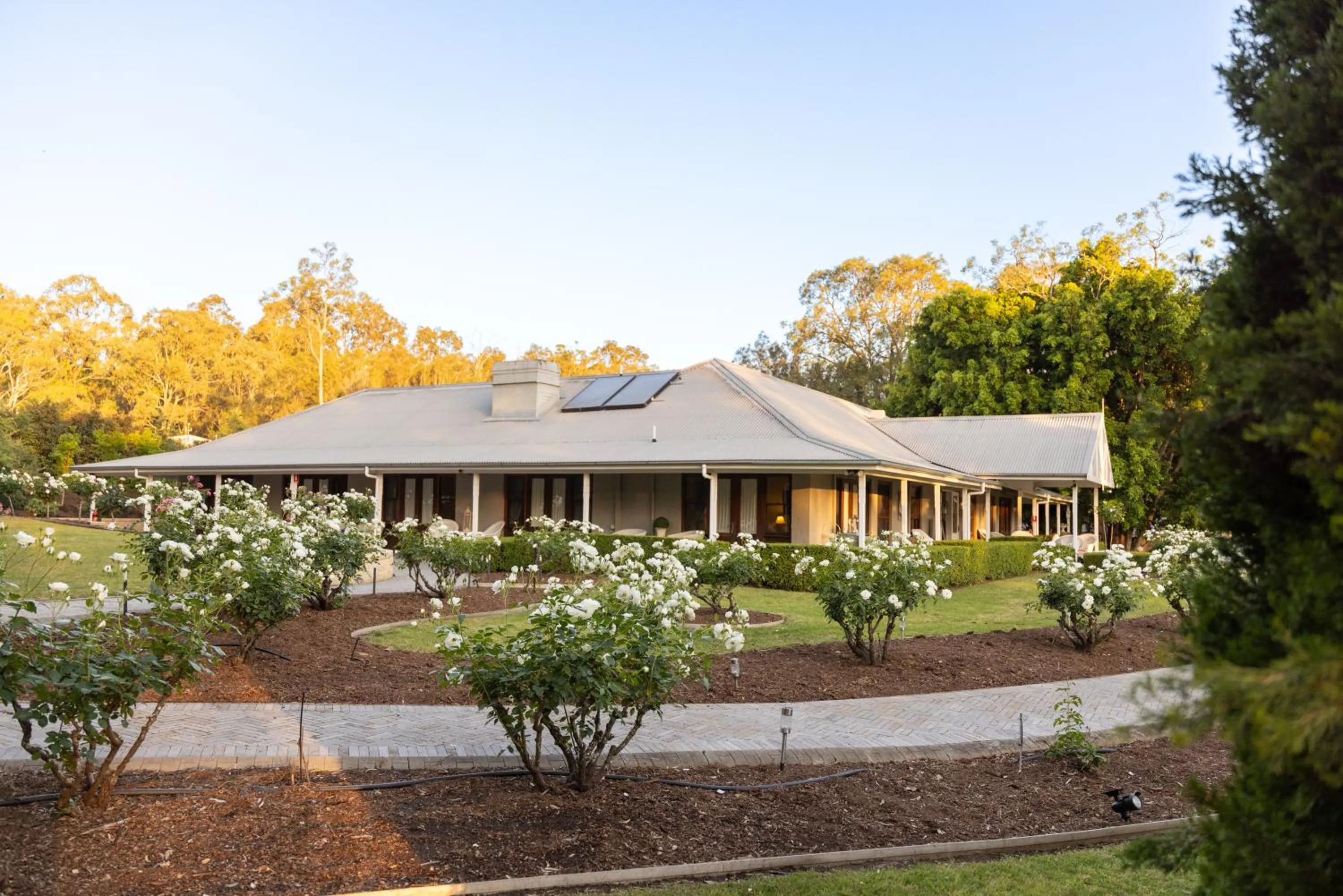 Thistle Hill Guesthouse - walk to many wineries and restaurants