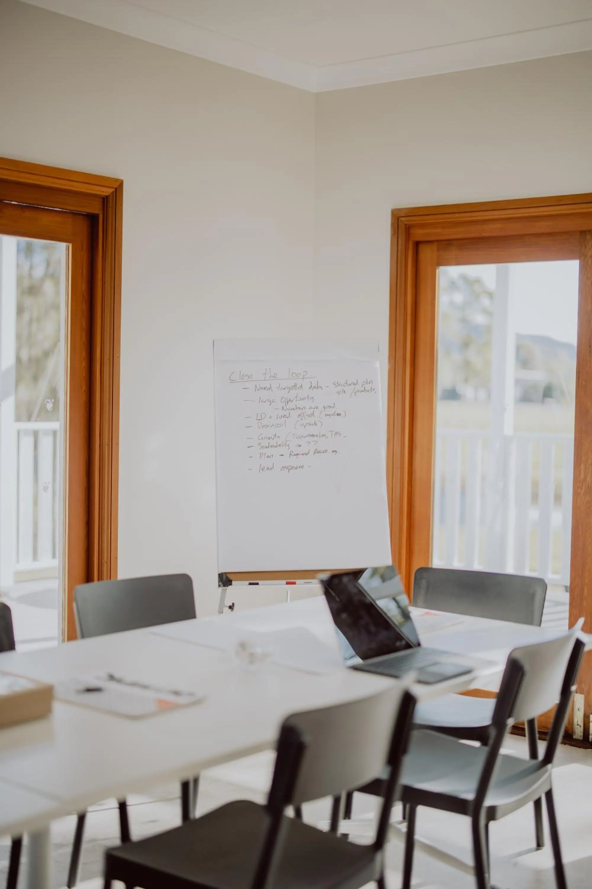 Meeting/conference room in Thistle Hill Guesthouse - walk to many wineries and restaurants