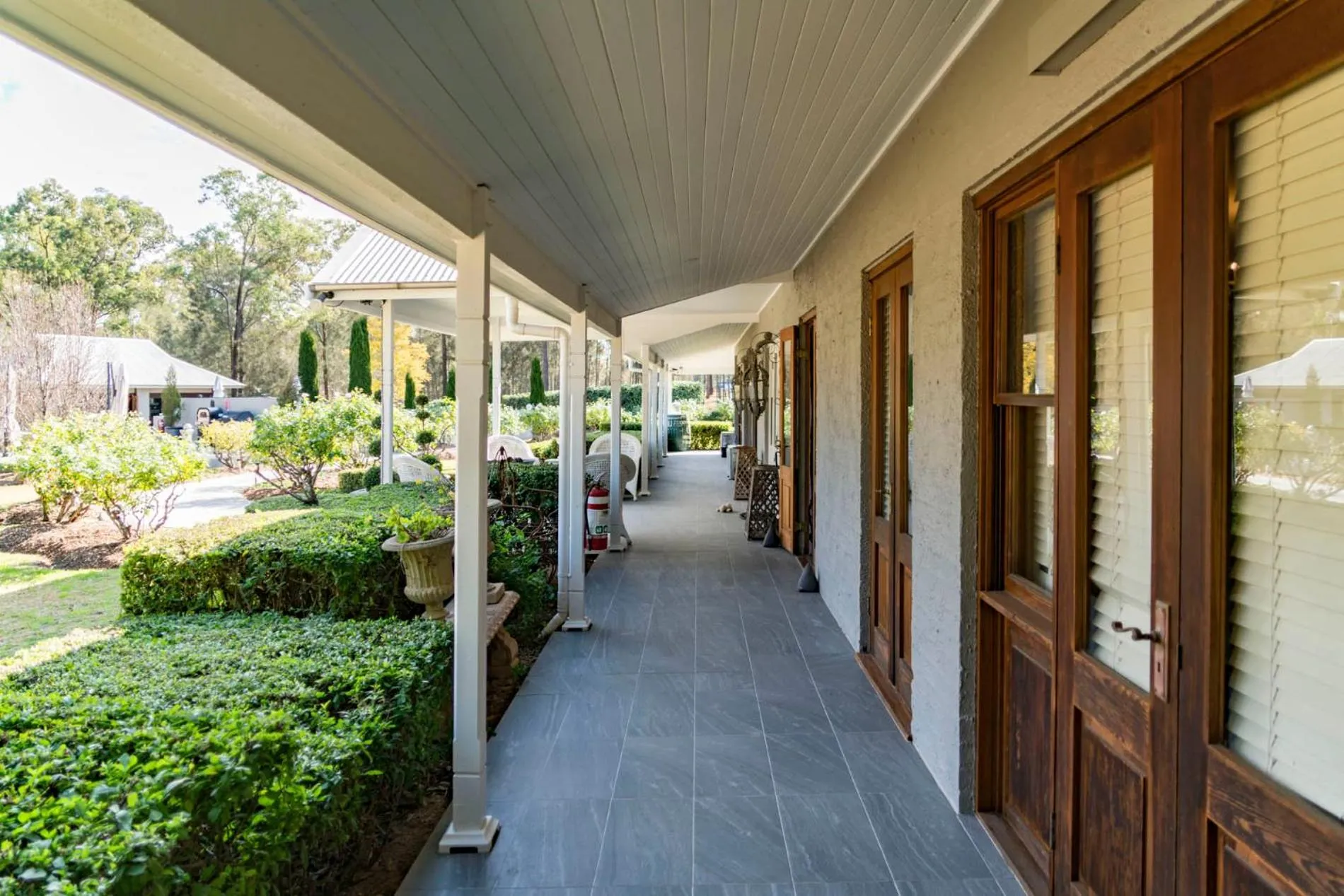 Thistle Hill Guesthouse - walk to many wineries and restaurants