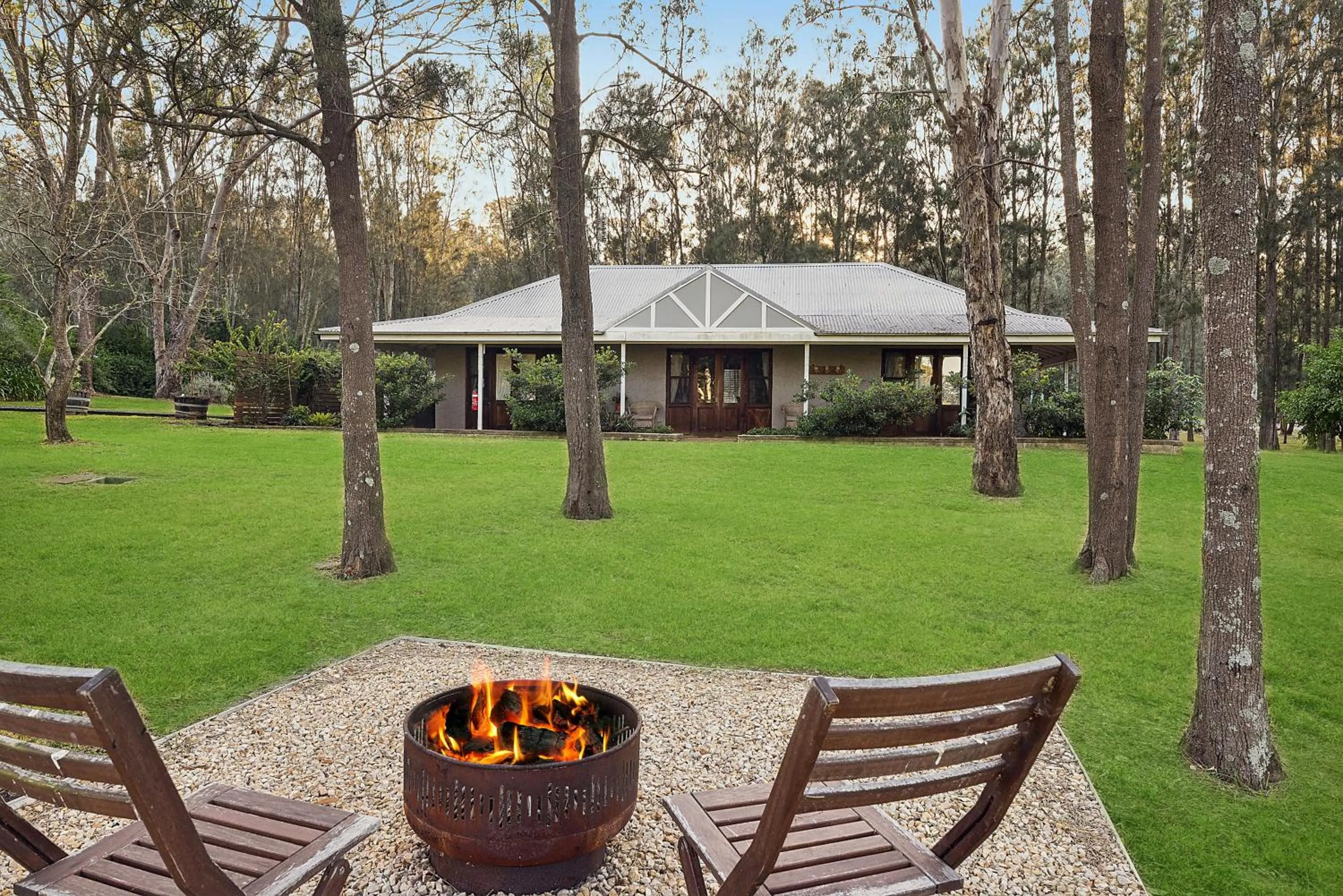 Thistle Hill Guesthouse - walk to many wineries and restaurants