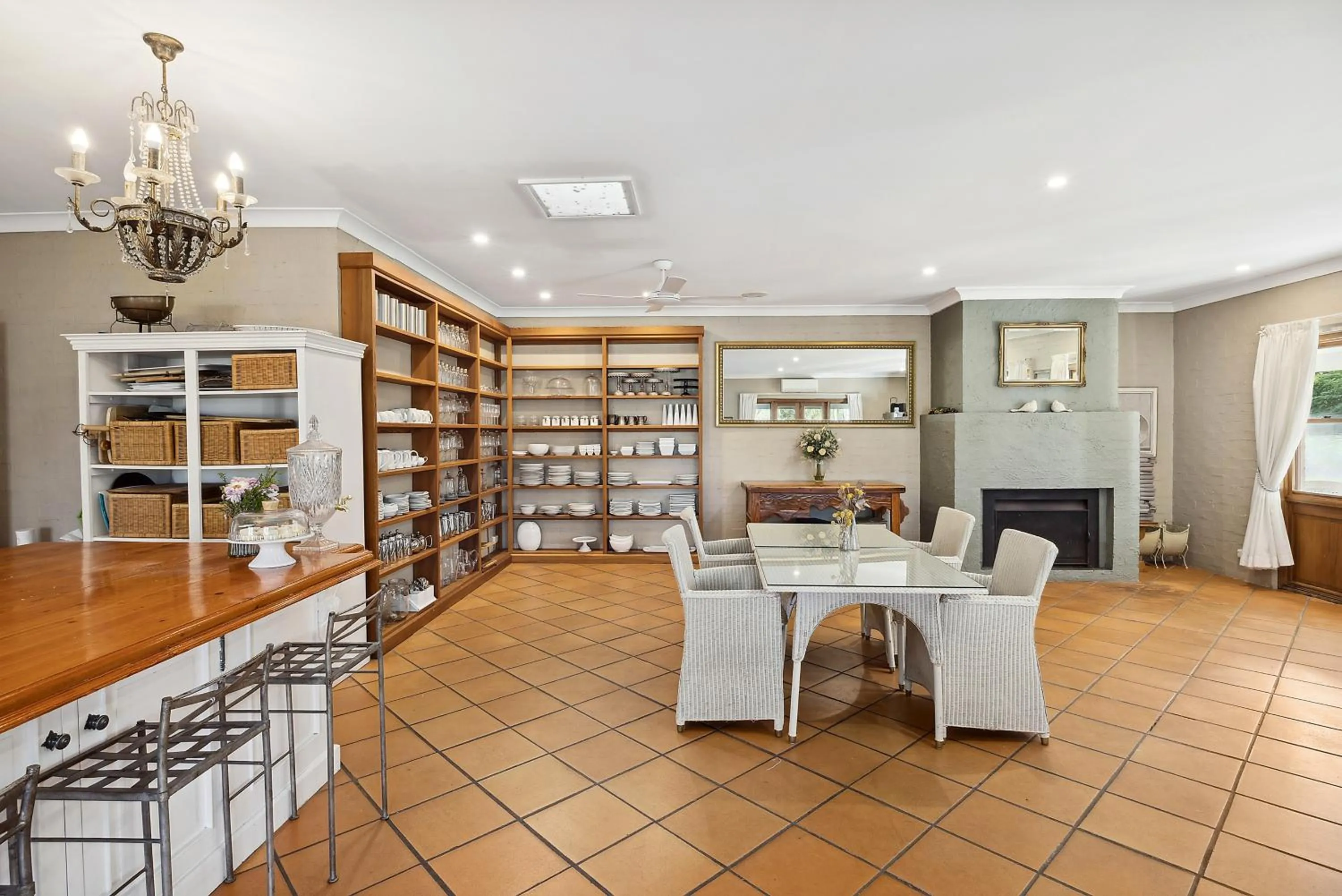 Thistle Hill Guesthouse - walk to many wineries and restaurants