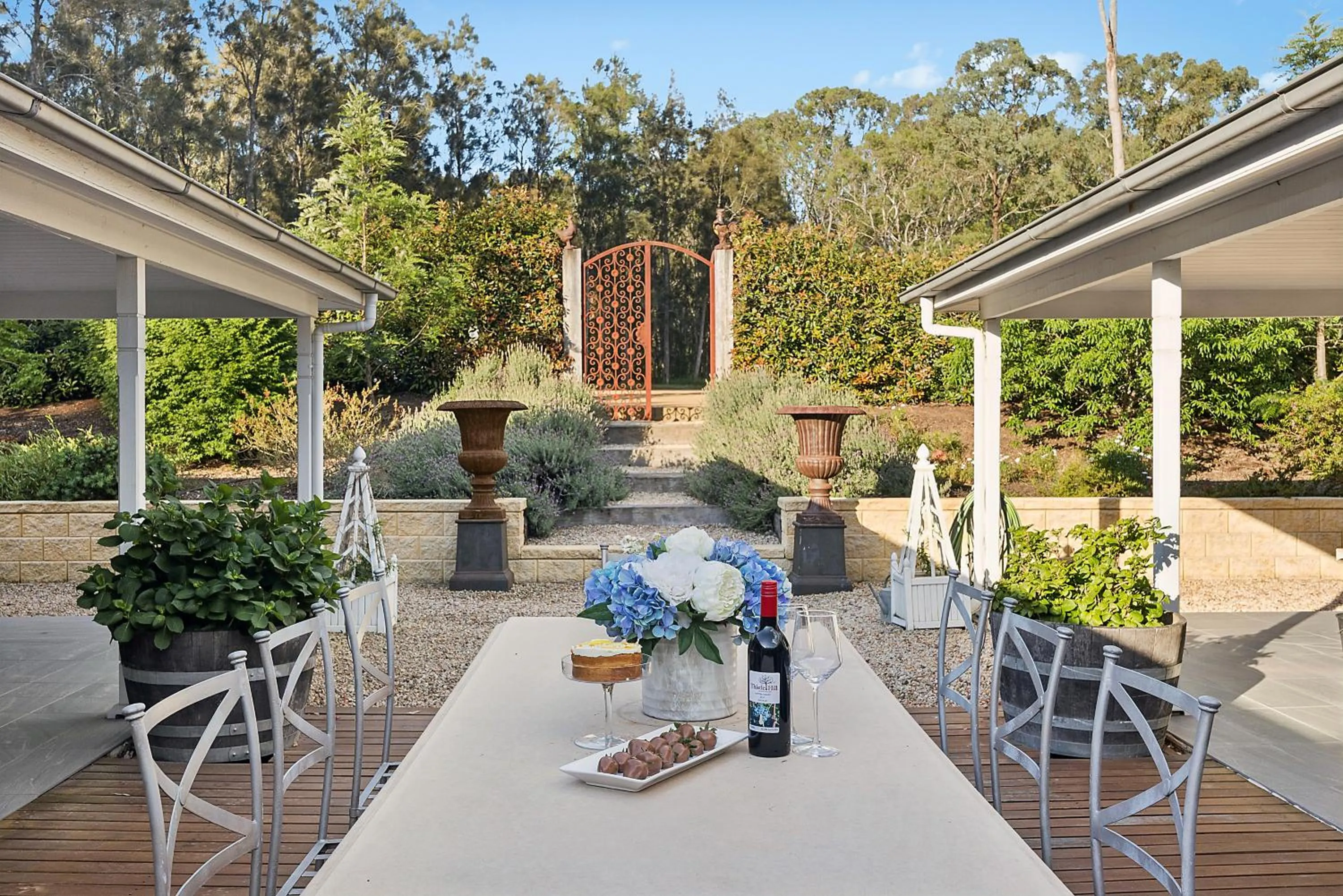 Thistle Hill Guesthouse - walk to many wineries and restaurants