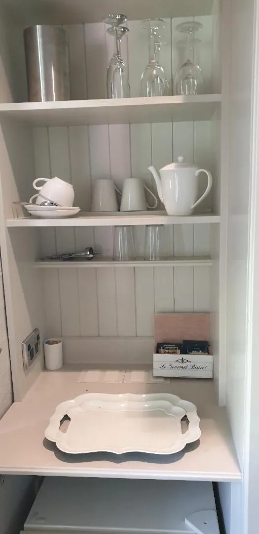 Kitchen or kitchenette in Thistle Hill Guesthouse - walk to many wineries and restaurants