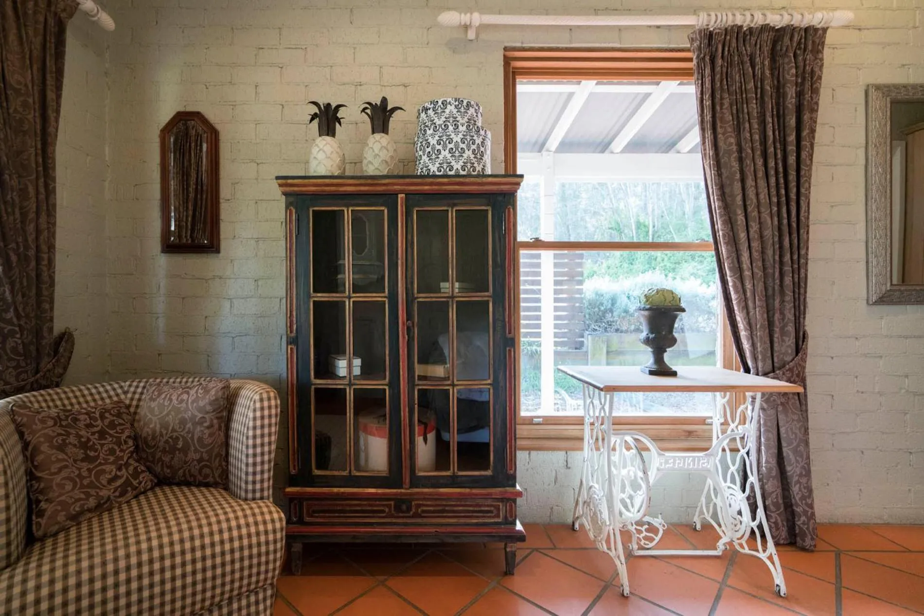 Thistle Hill Guesthouse - walk to many wineries and restaurants